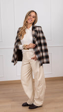Pantalone barrel-fit in eco-pelle variante burro ViCOLO