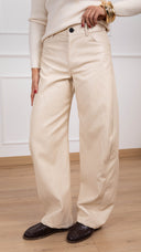 Pantalone barrel-fit in eco-pelle variante burro ViCOLO