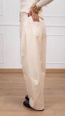 Pantalone barrel-fit in eco-pelle variante burro ViCOLO