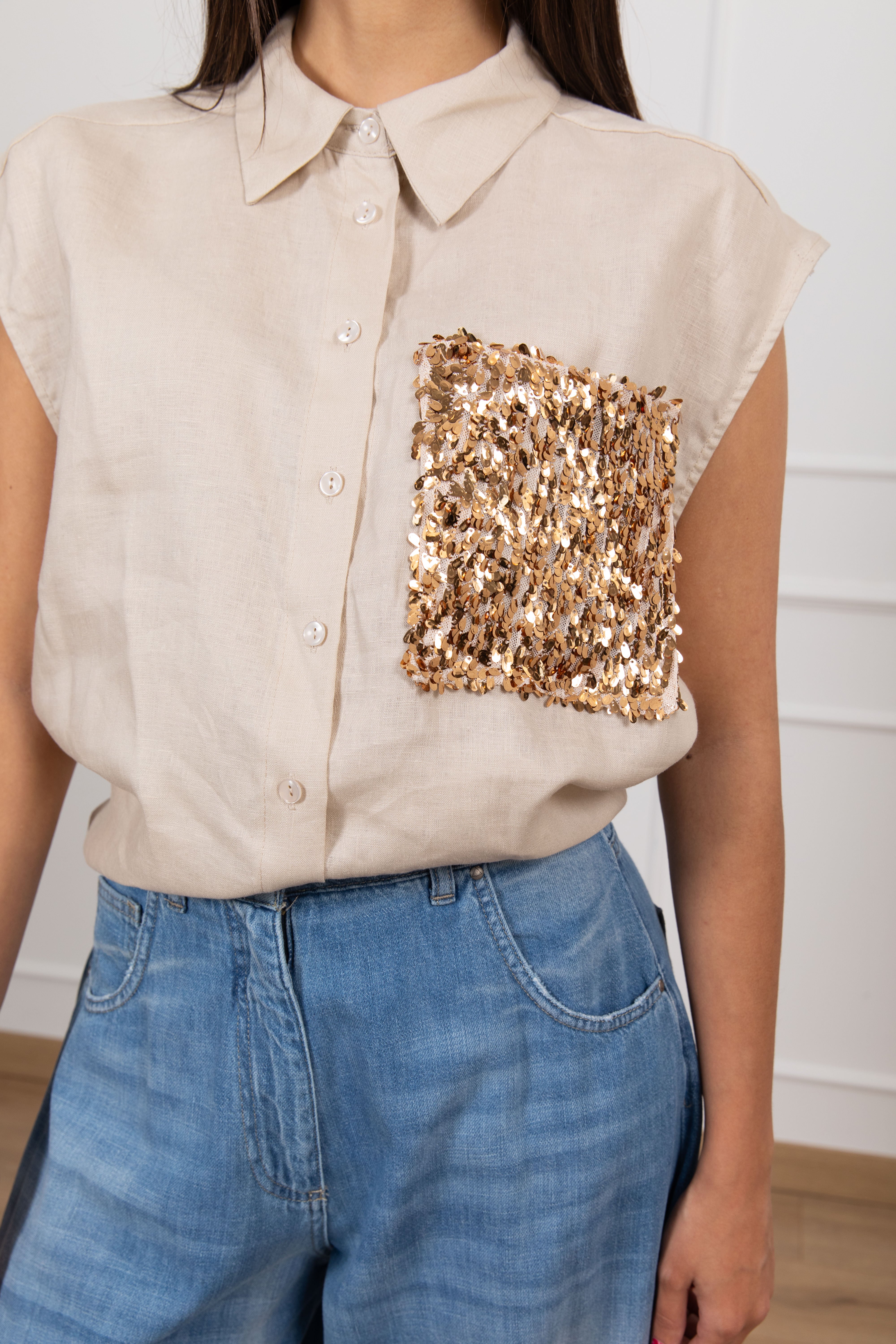 Camicia smanicata in lino con tasca paillettes Tensione IN