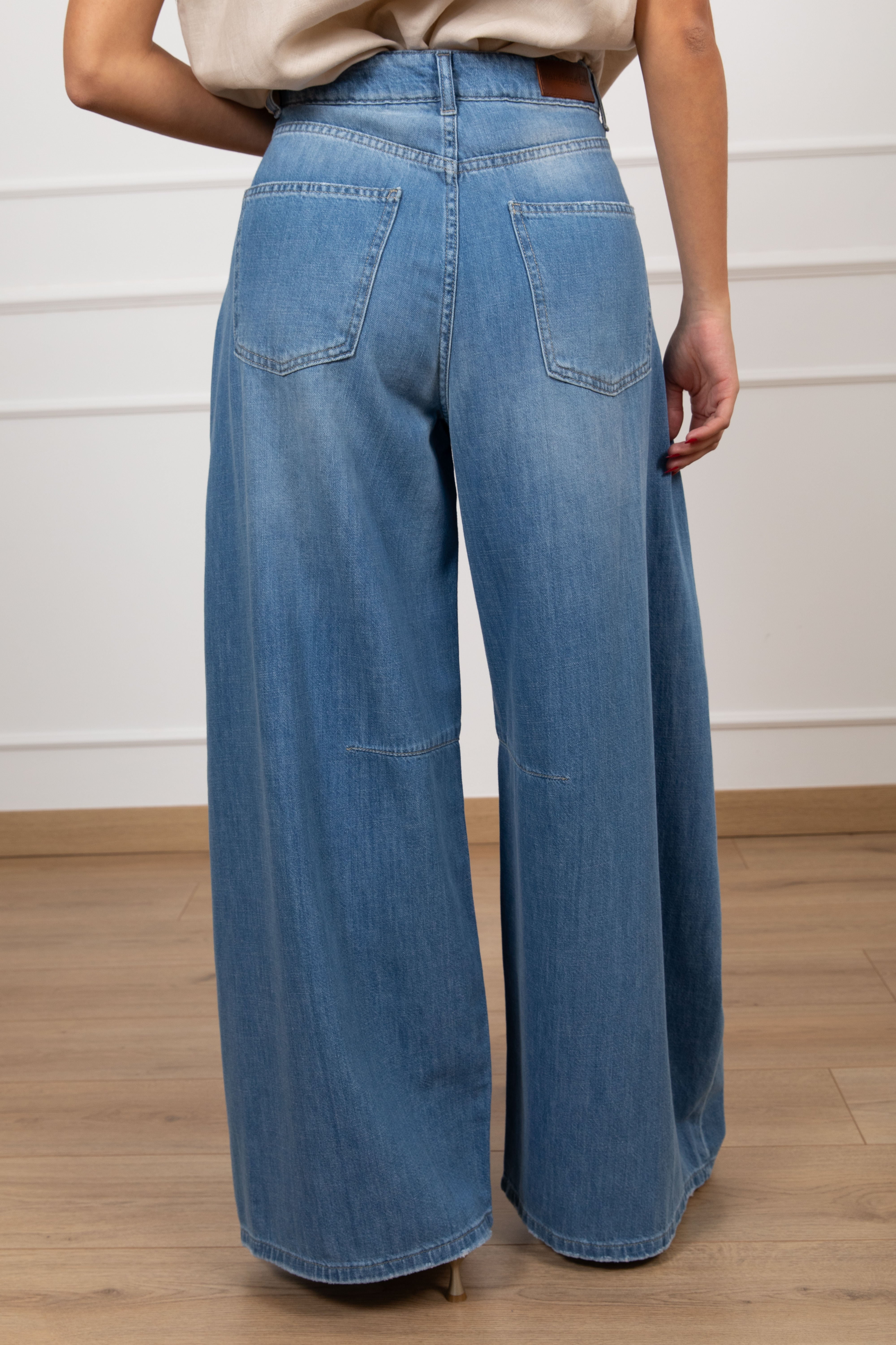 Jeans Louvre azzurro tela leggera Tensione IN