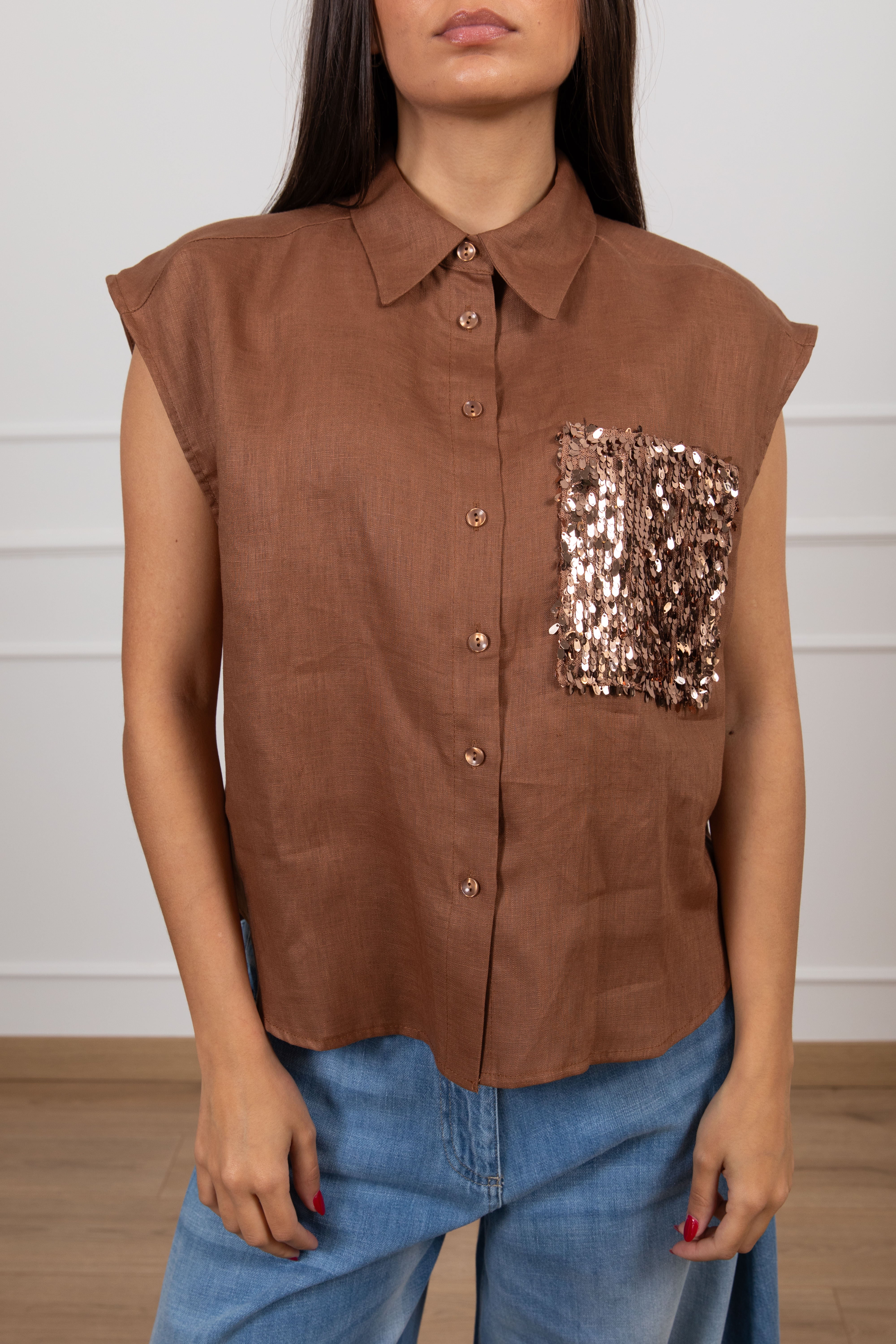Camicia smanicata in lino con tasca paillettes Tensione IN