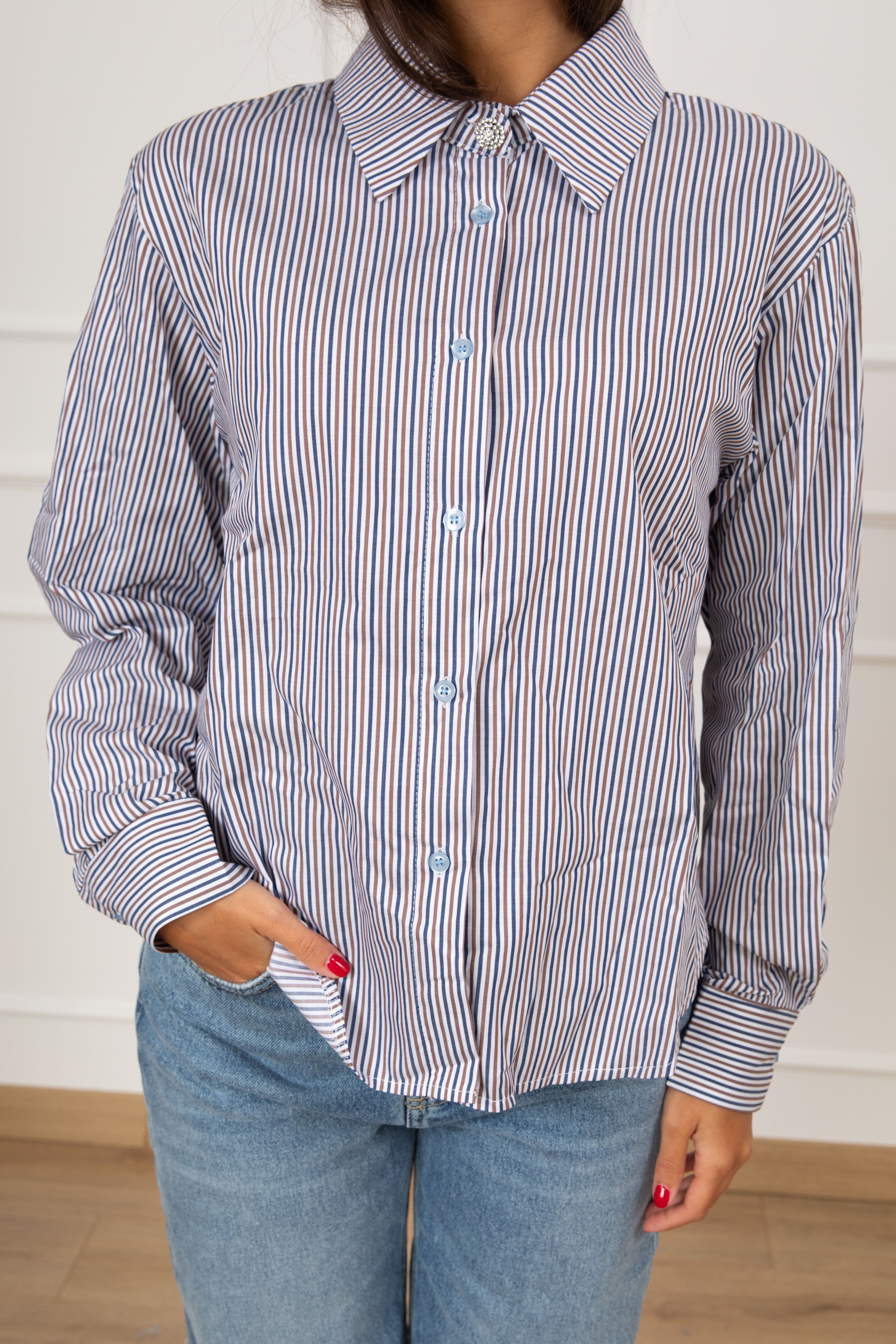 Camicia bacchettata bi-color con bottone gioiello Susy Mix