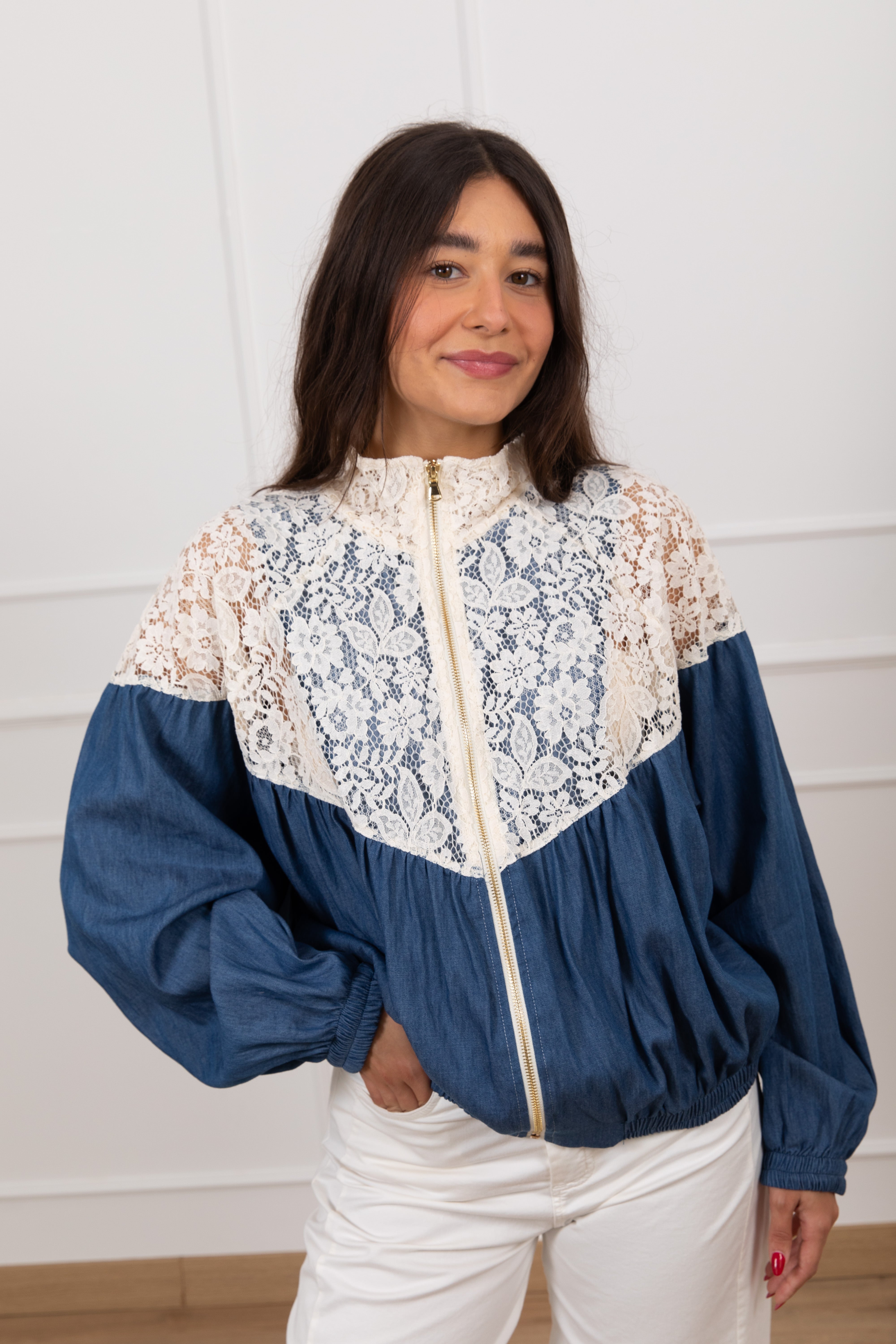 Bomber bi-materico in pizzo e chambrix ViCOLO