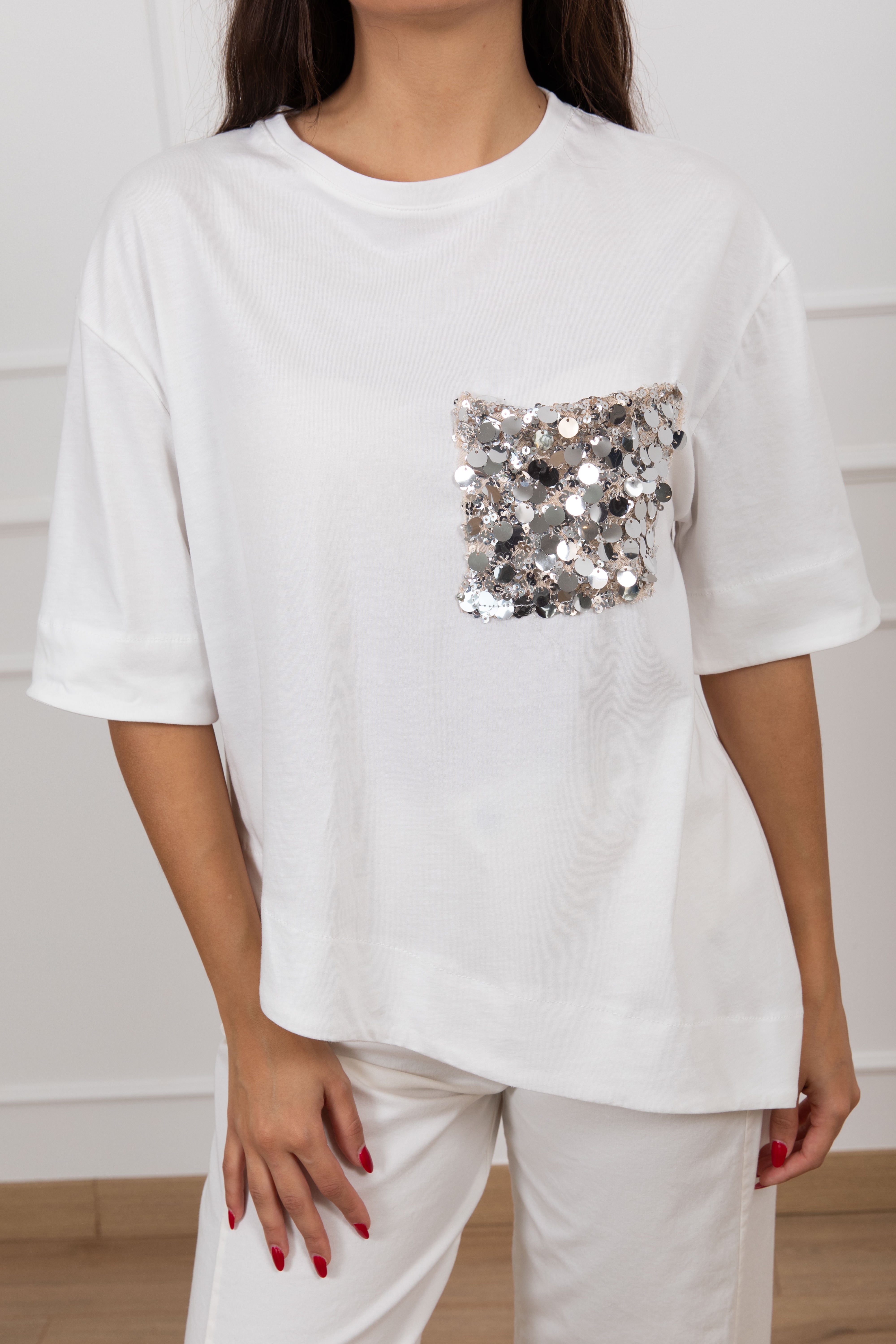 T-shirt asimmetrica con tasca paillettes Tensione IN