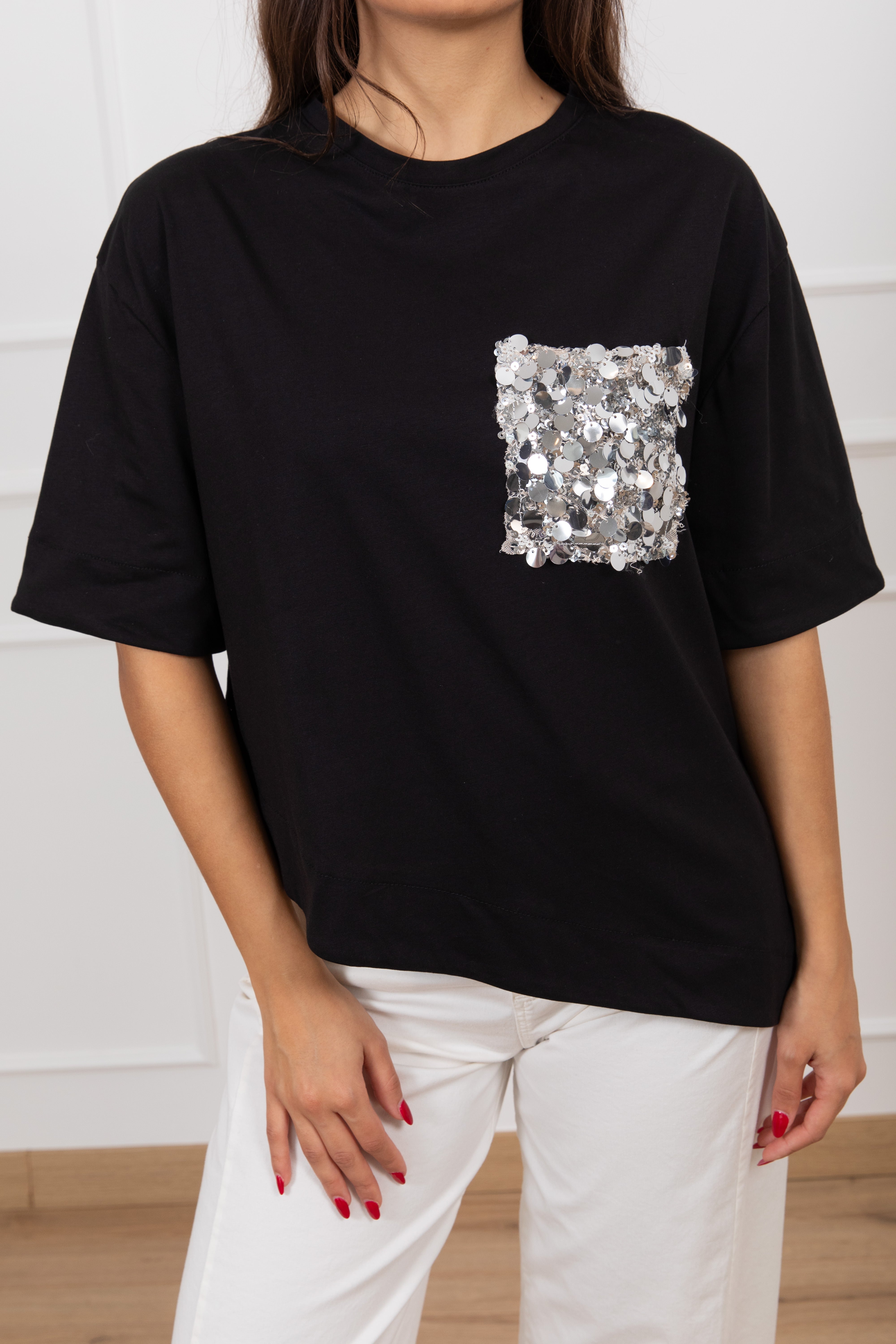 T-shirt asimmetrica con tasca paillettes Tensione IN