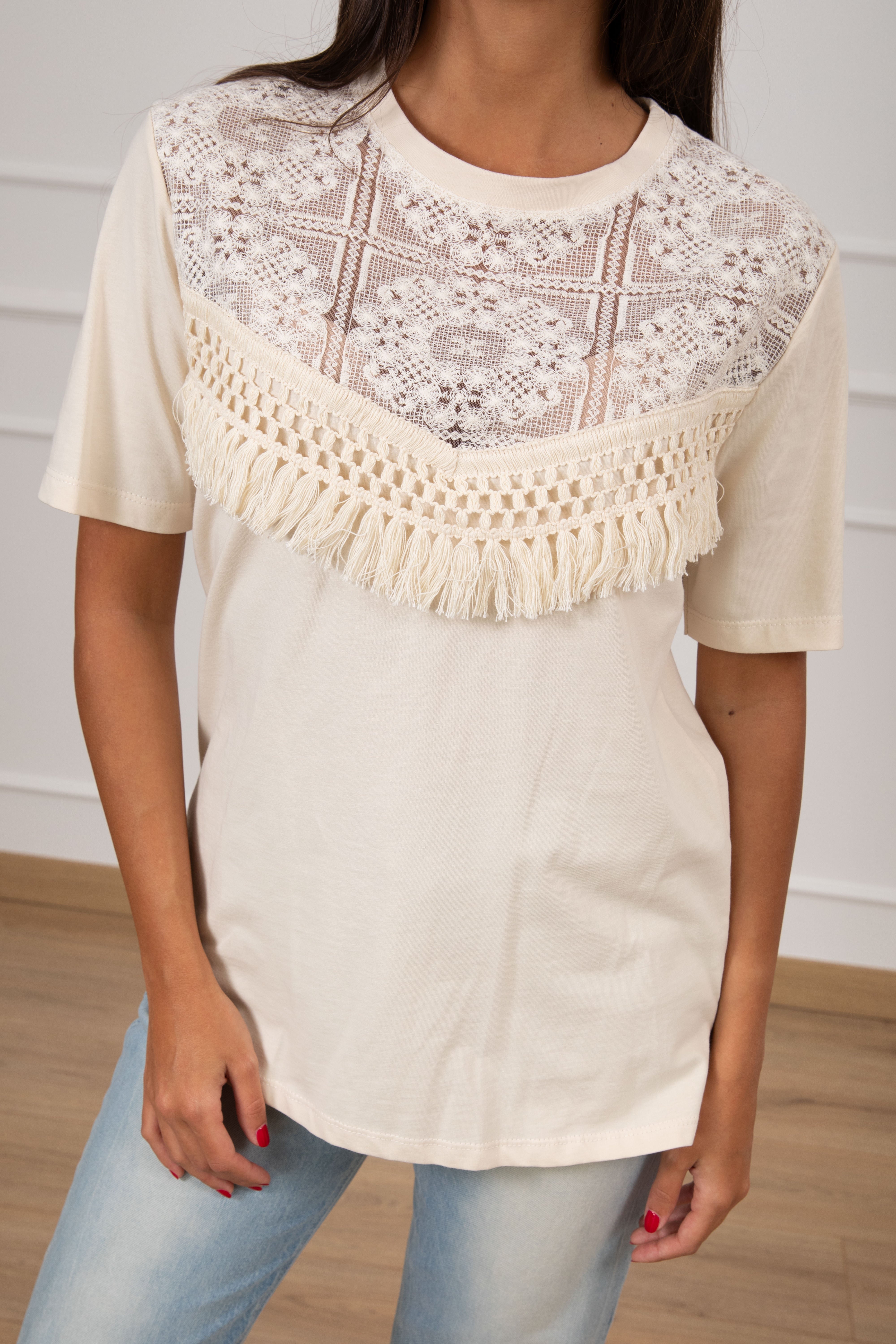 T-shirt con inserti in pizzo e nappine Motel