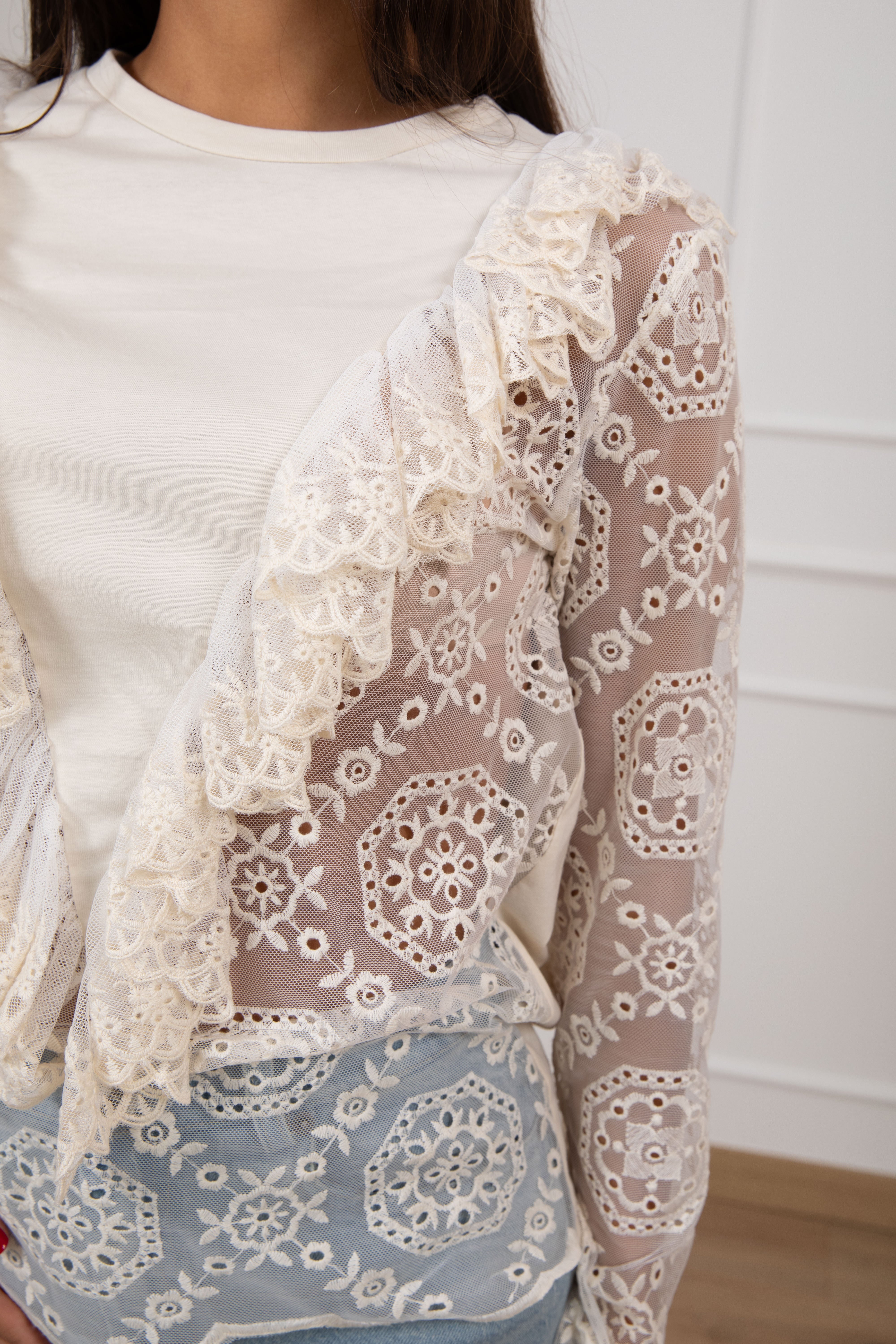 T-shirt con inserti in pizzo e rouches Motel