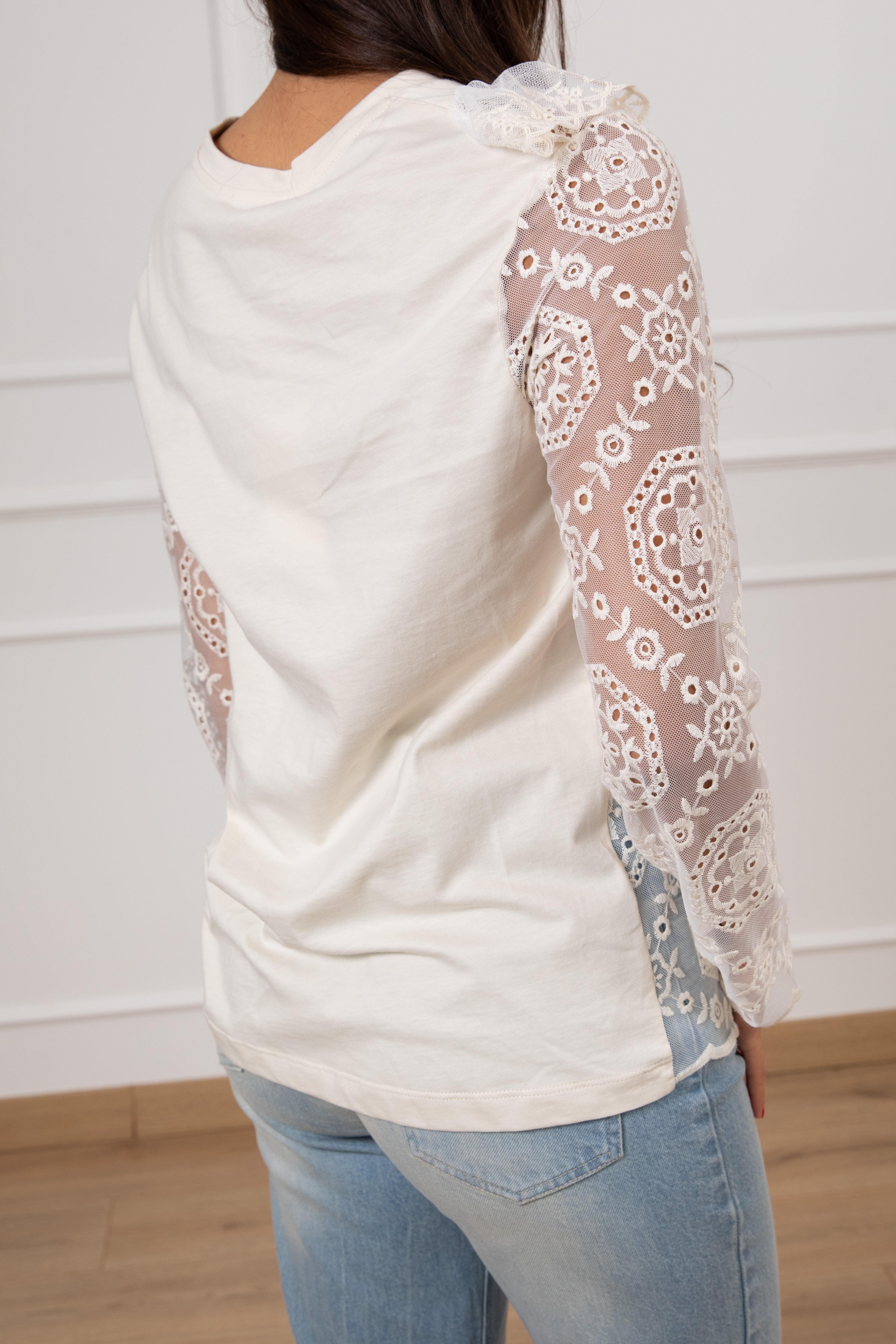 T-shirt con inserti in pizzo e rouches Motel