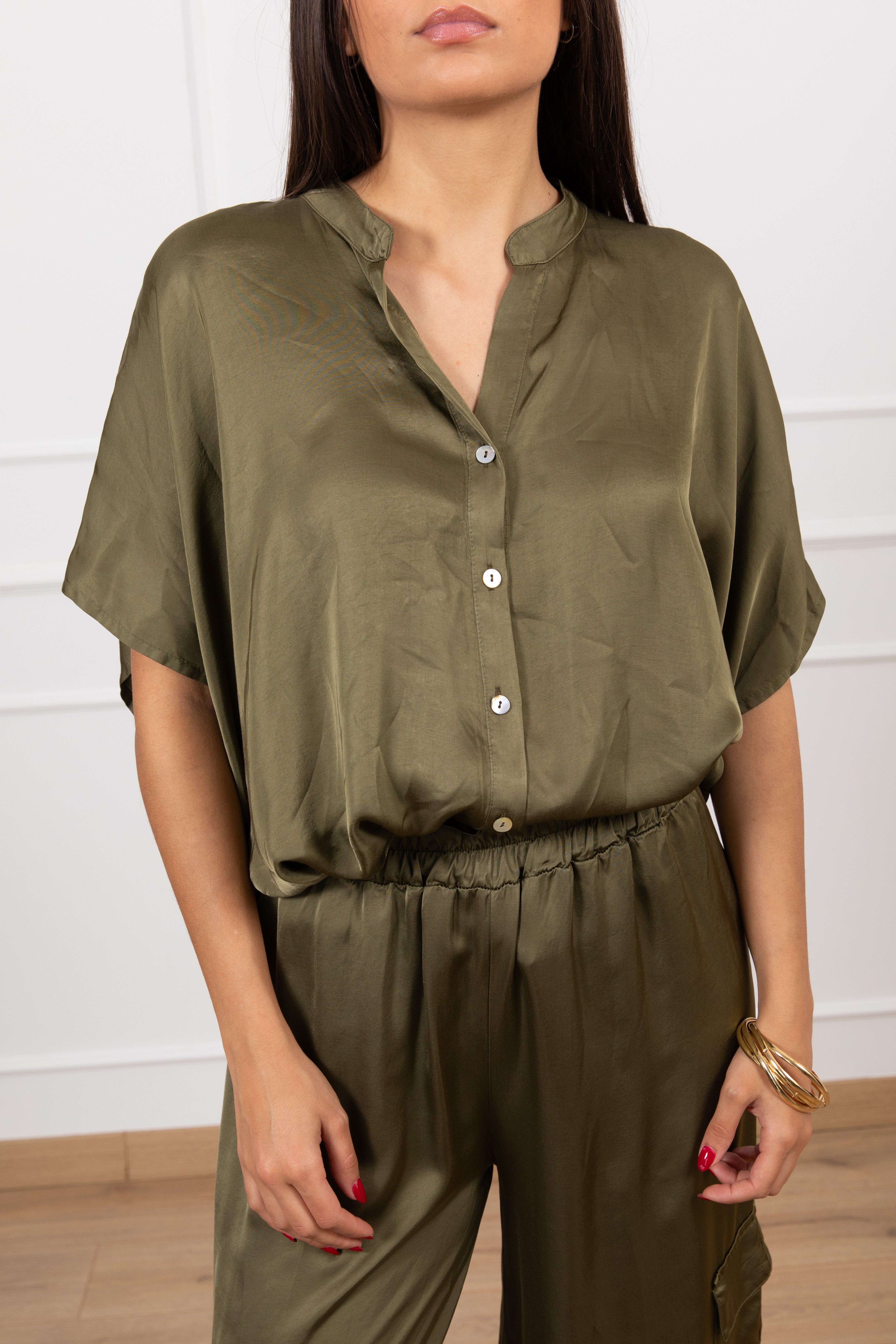Blusa in raso manica corta con bottoncini Tensione IN