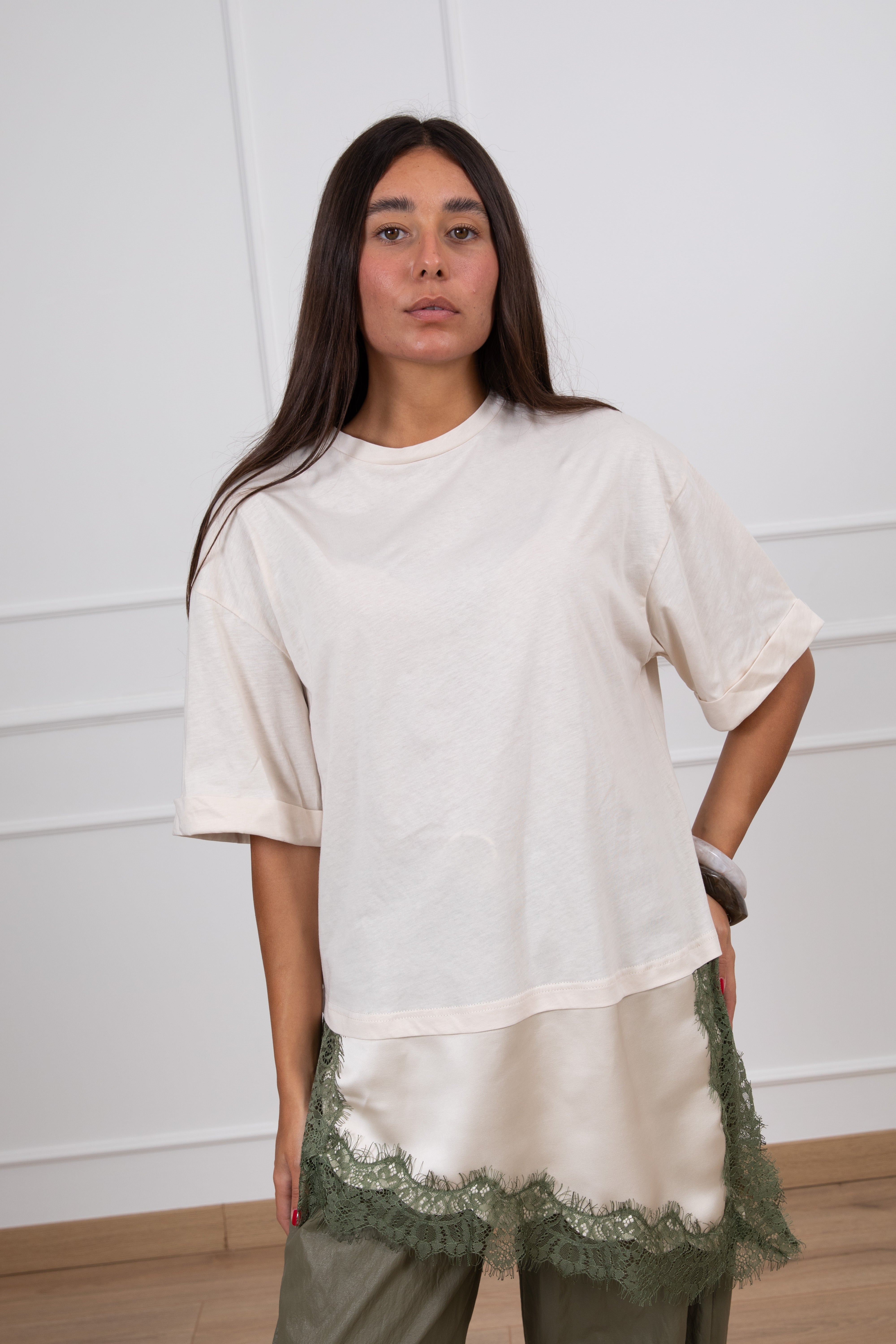 T-shirt con inserto lingerie a contrasto Motel