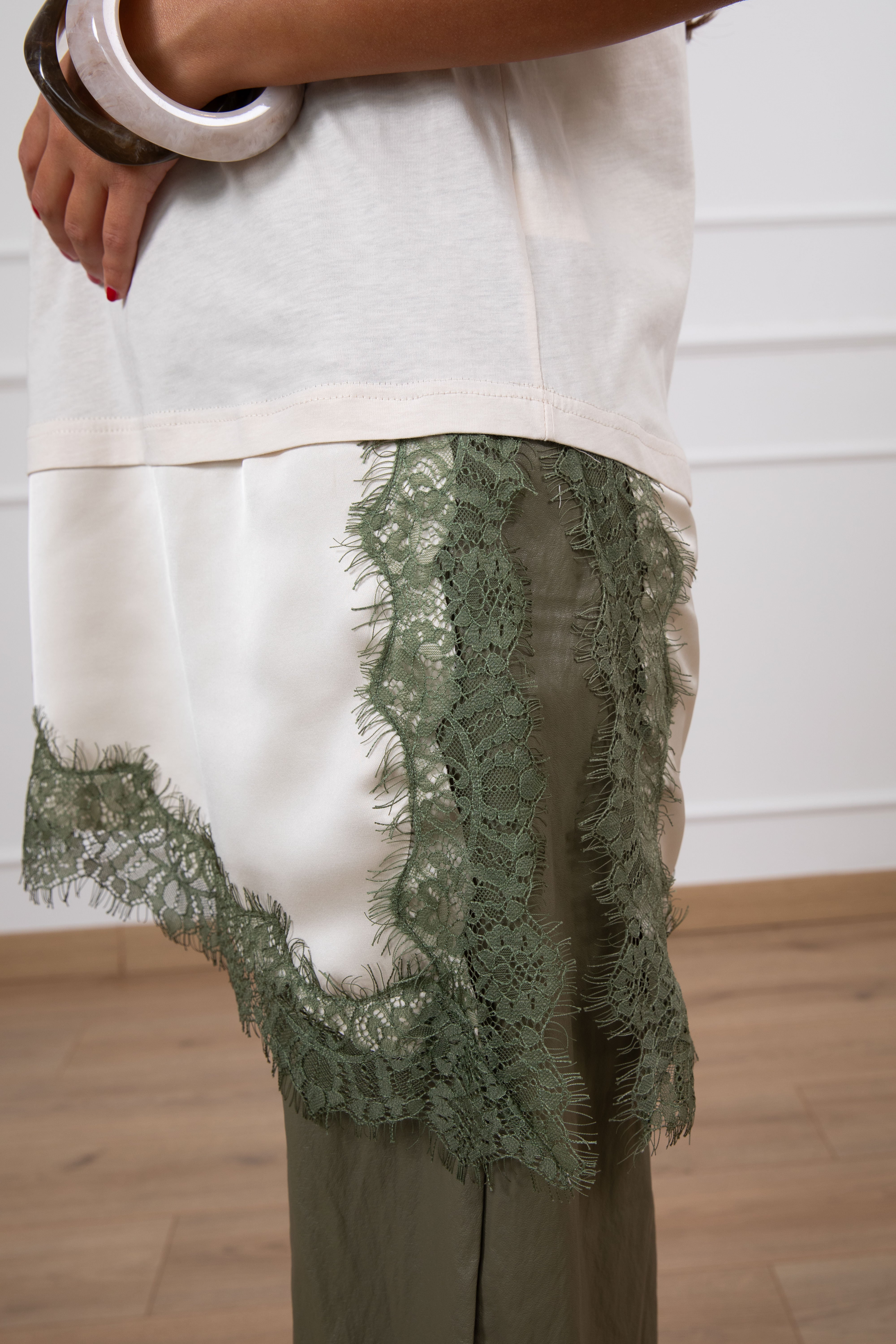 T-shirt con inserto lingerie a contrasto Motel