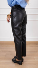 PRE ORD 2/11 Pantalone sigaretta eco-pelle con bottone spostato variante nero Tensione IN