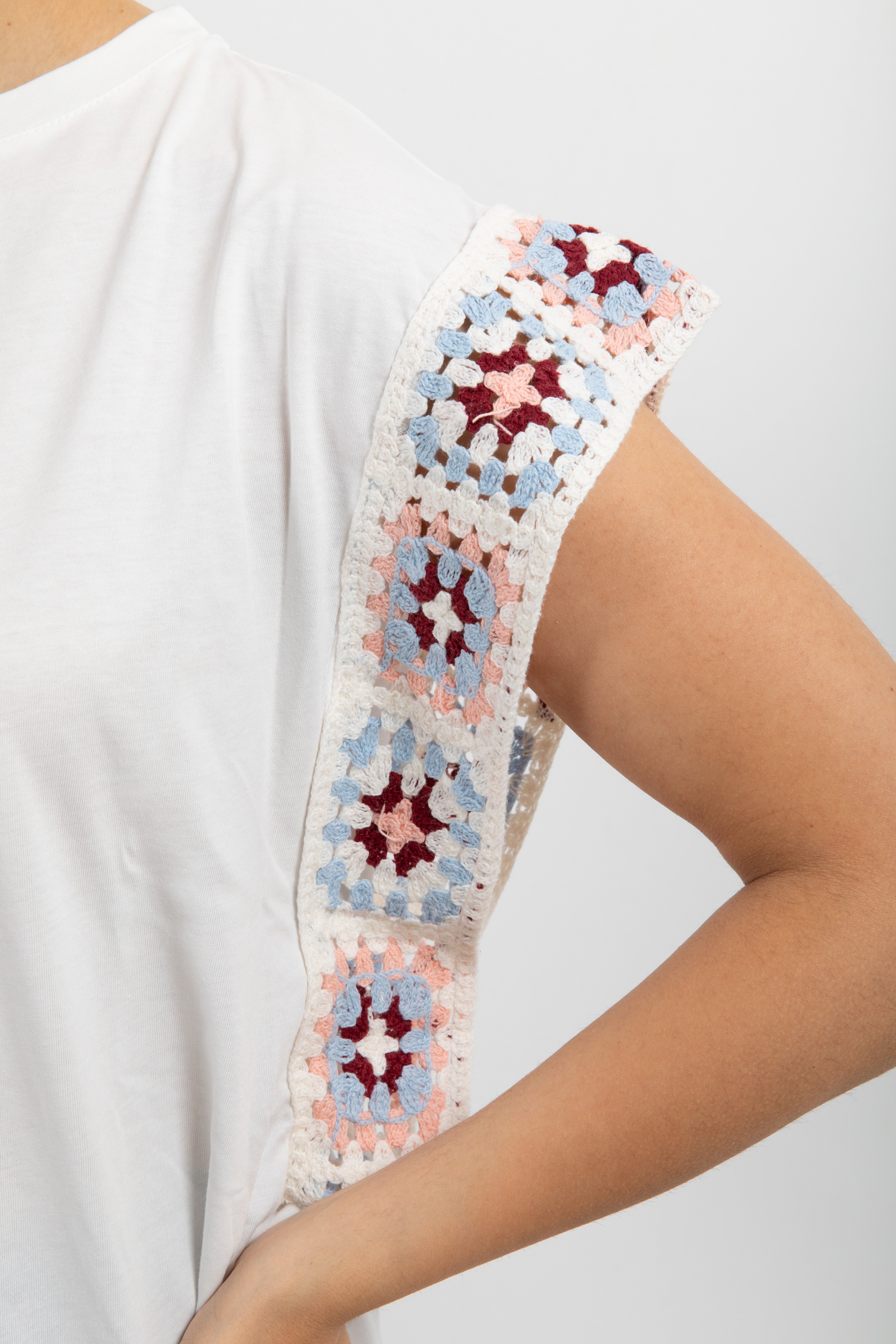 T-shirt con applicazioni crochet Susy Mix