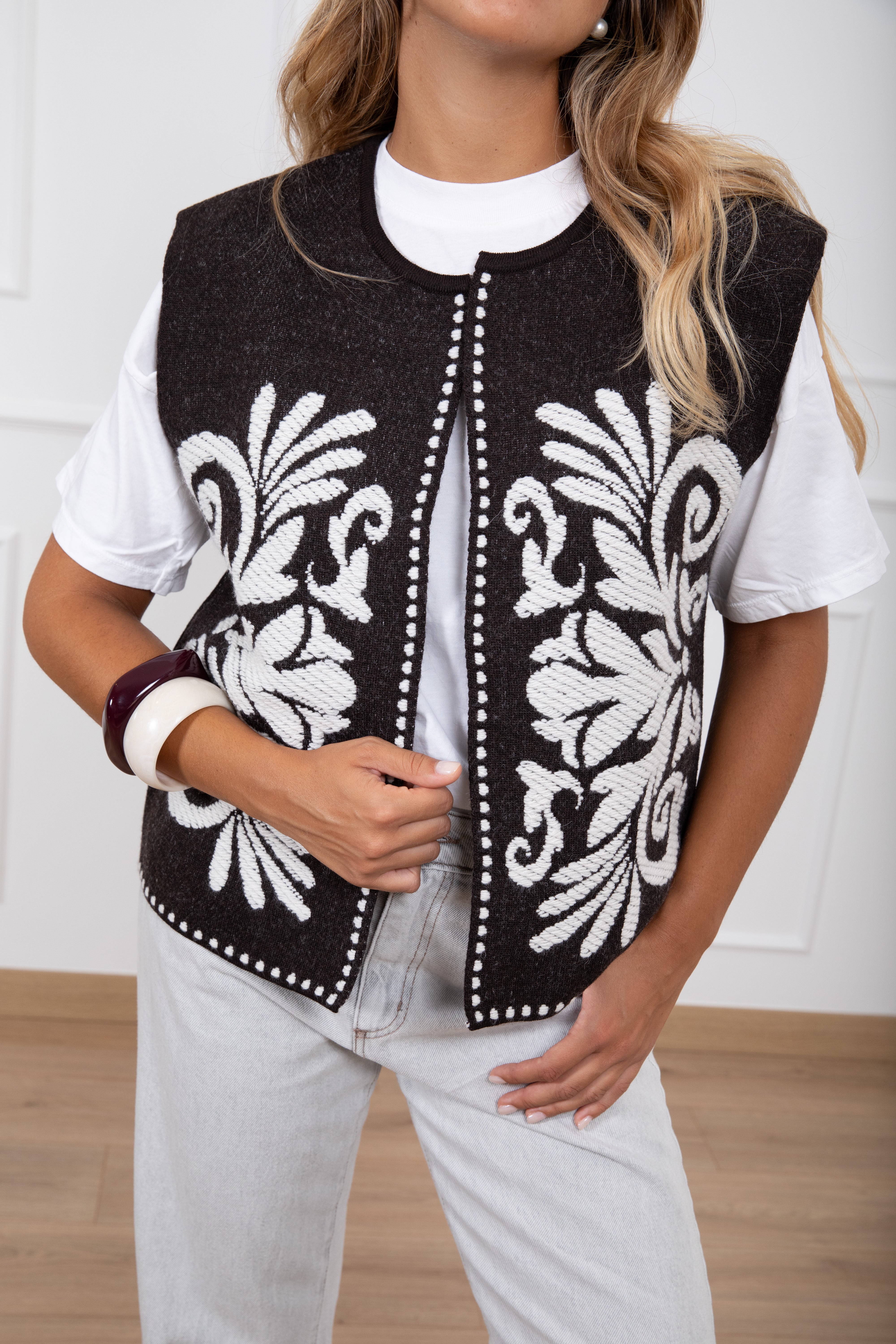 Gilet in maglia con ricamo arabesque Tensione IN