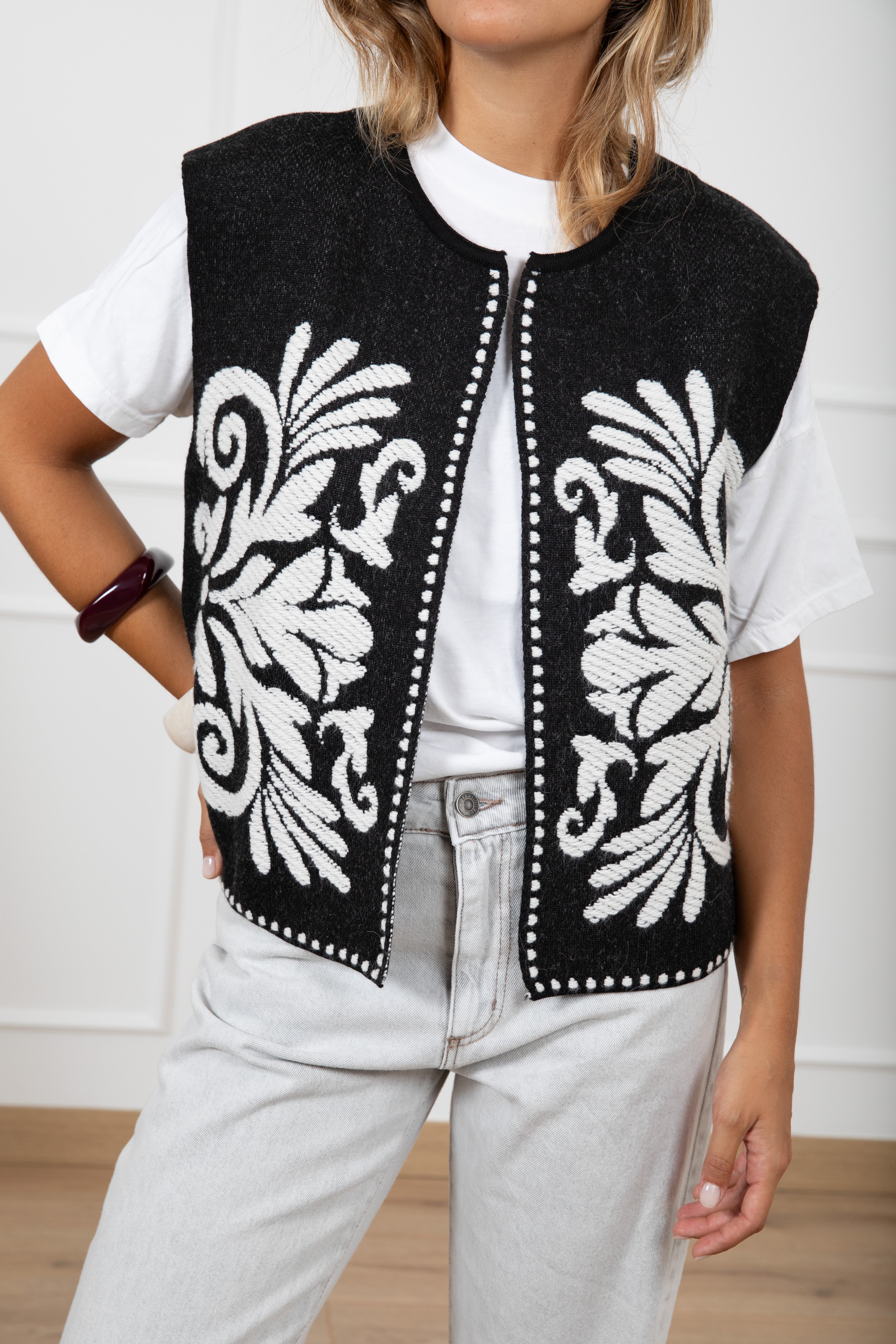 Gilet in maglia con ricamo arabesque Tensione IN