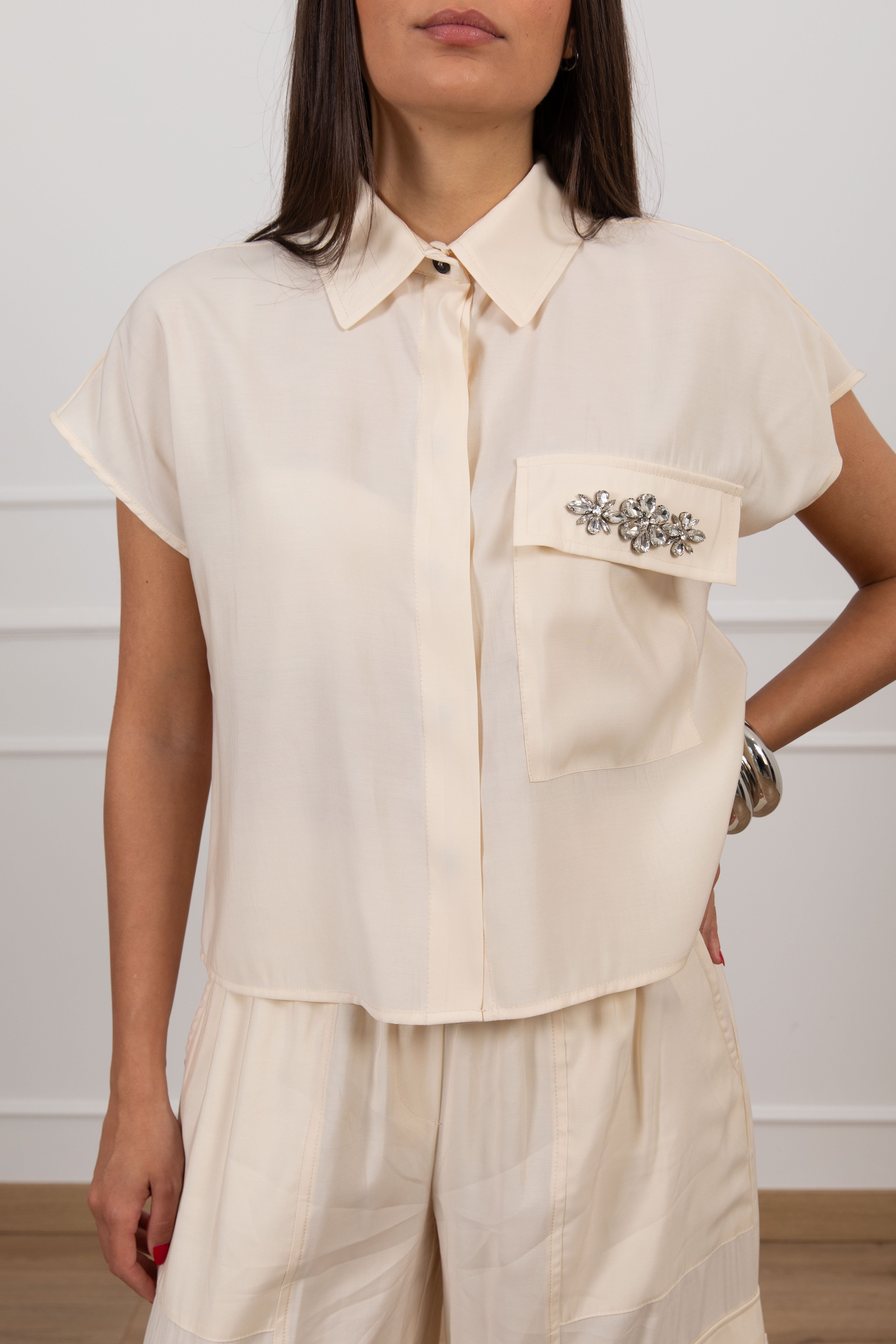 Camicia in cupro con applicazione sulla tasca Tensione IN