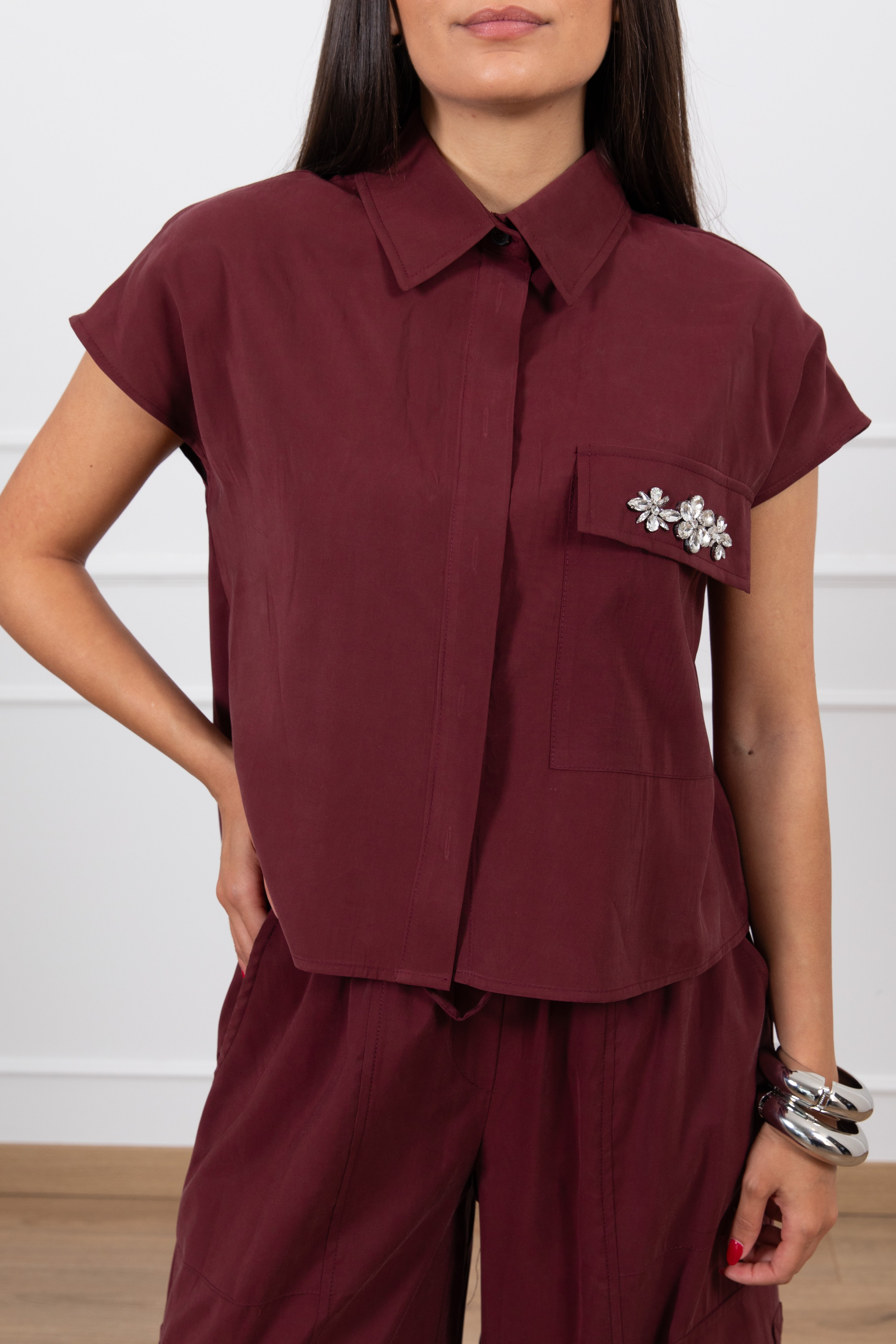 Camicia in cupro con applicazione sulla tasca Tensione IN