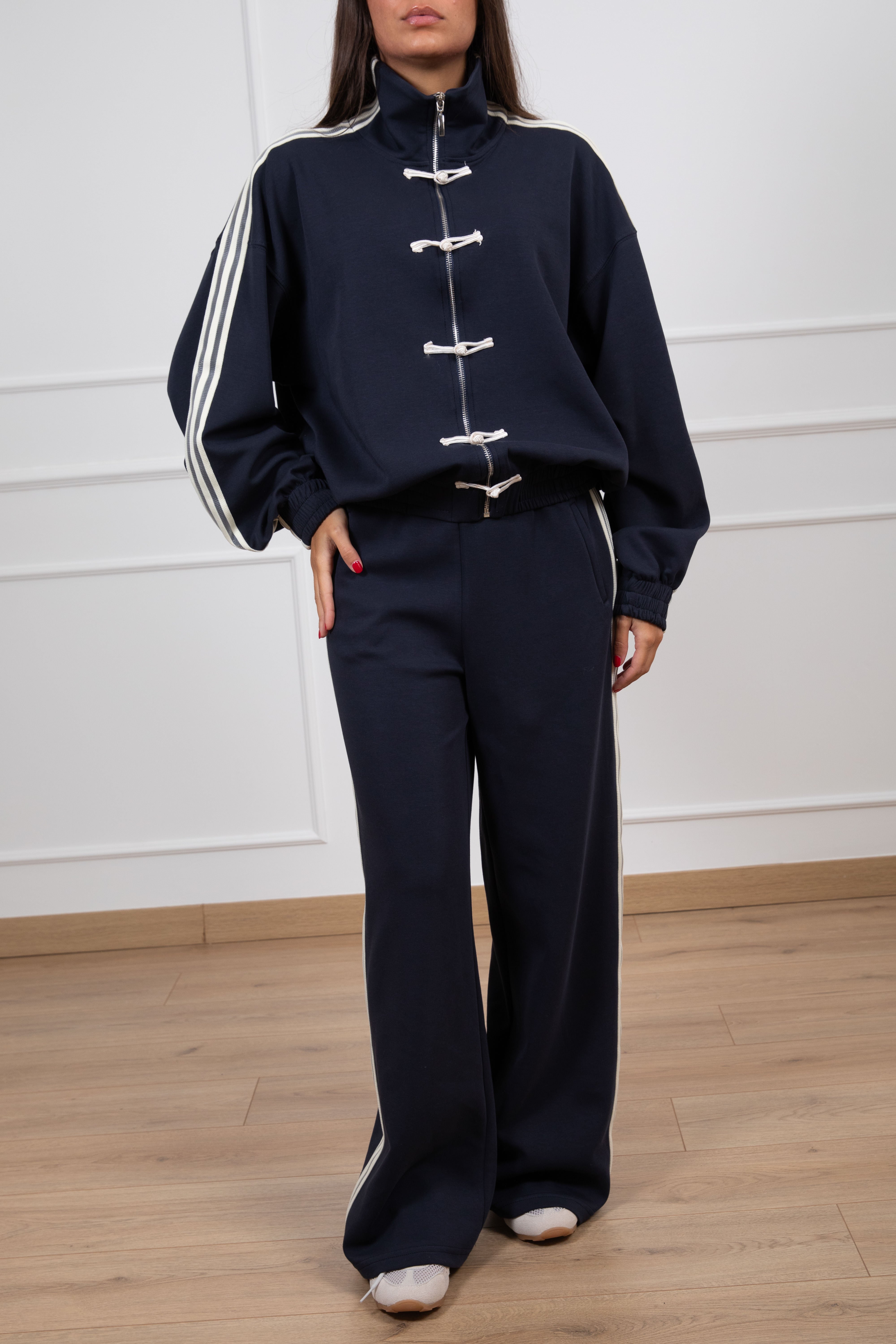 PRE ORDER 17/02 Pantalone in felpa con bande laterali Tensione IN