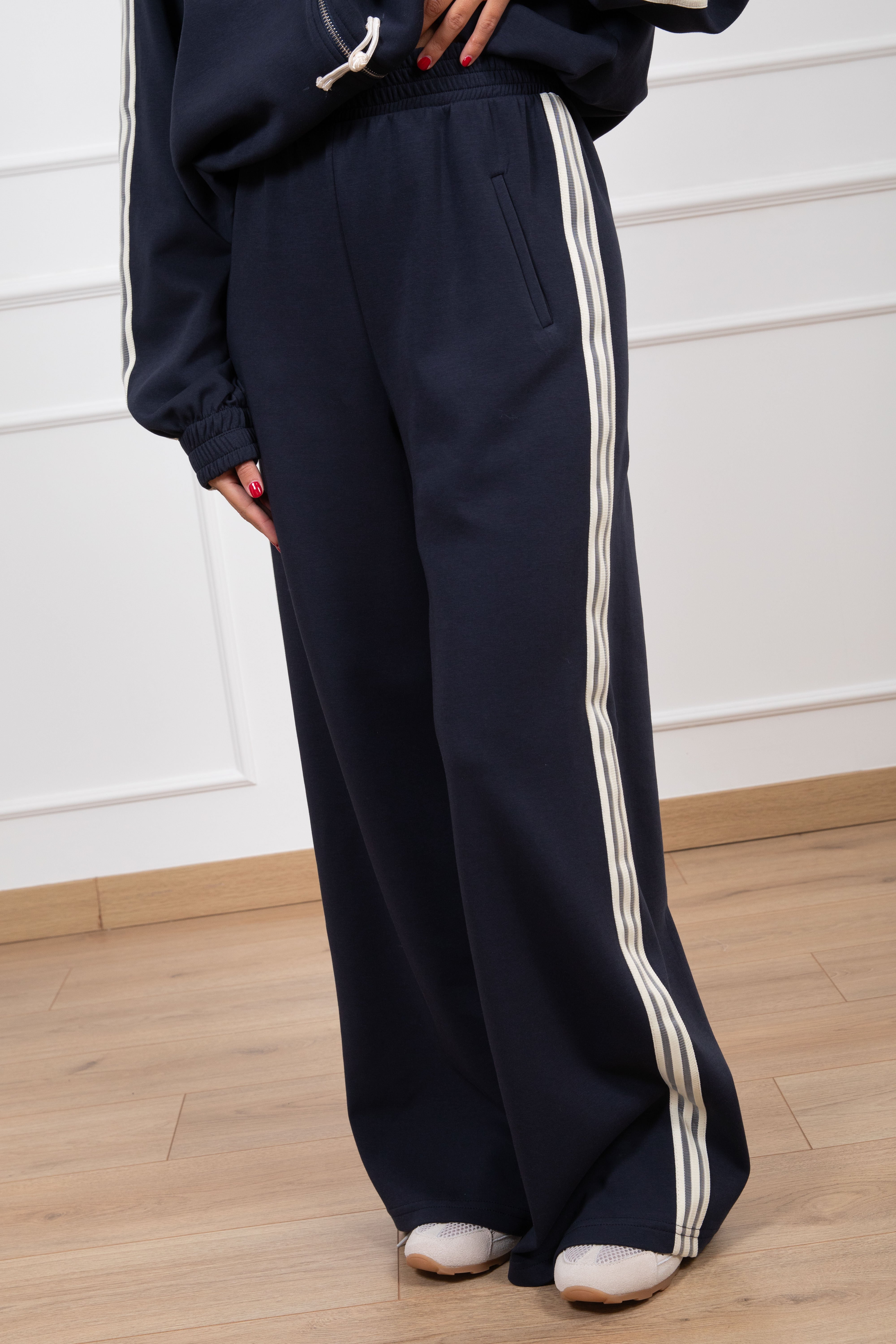 Pantalone in felpa con bande laterali Tensione IN