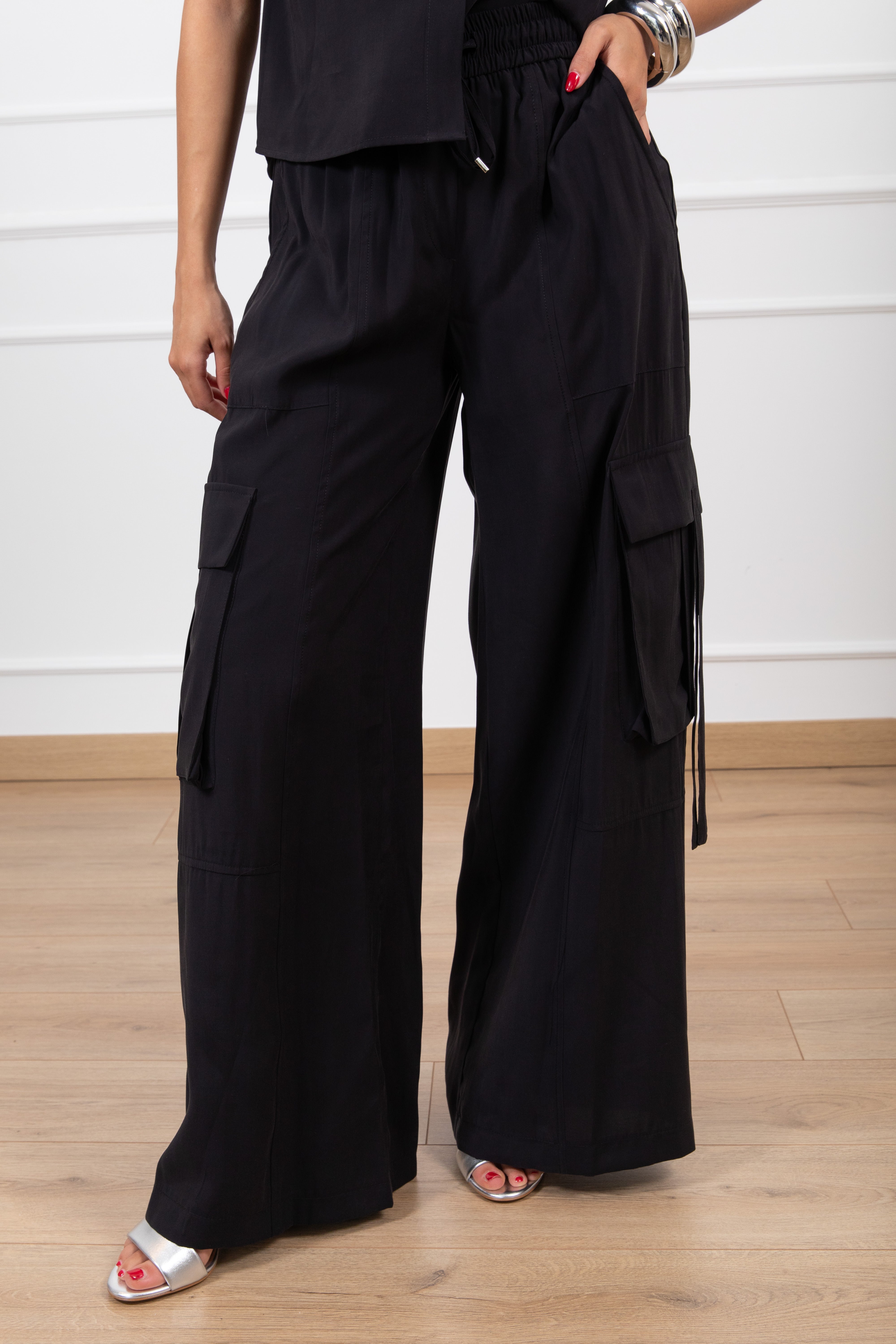 Pantalone cargo in cupro con elastico Tensione IN