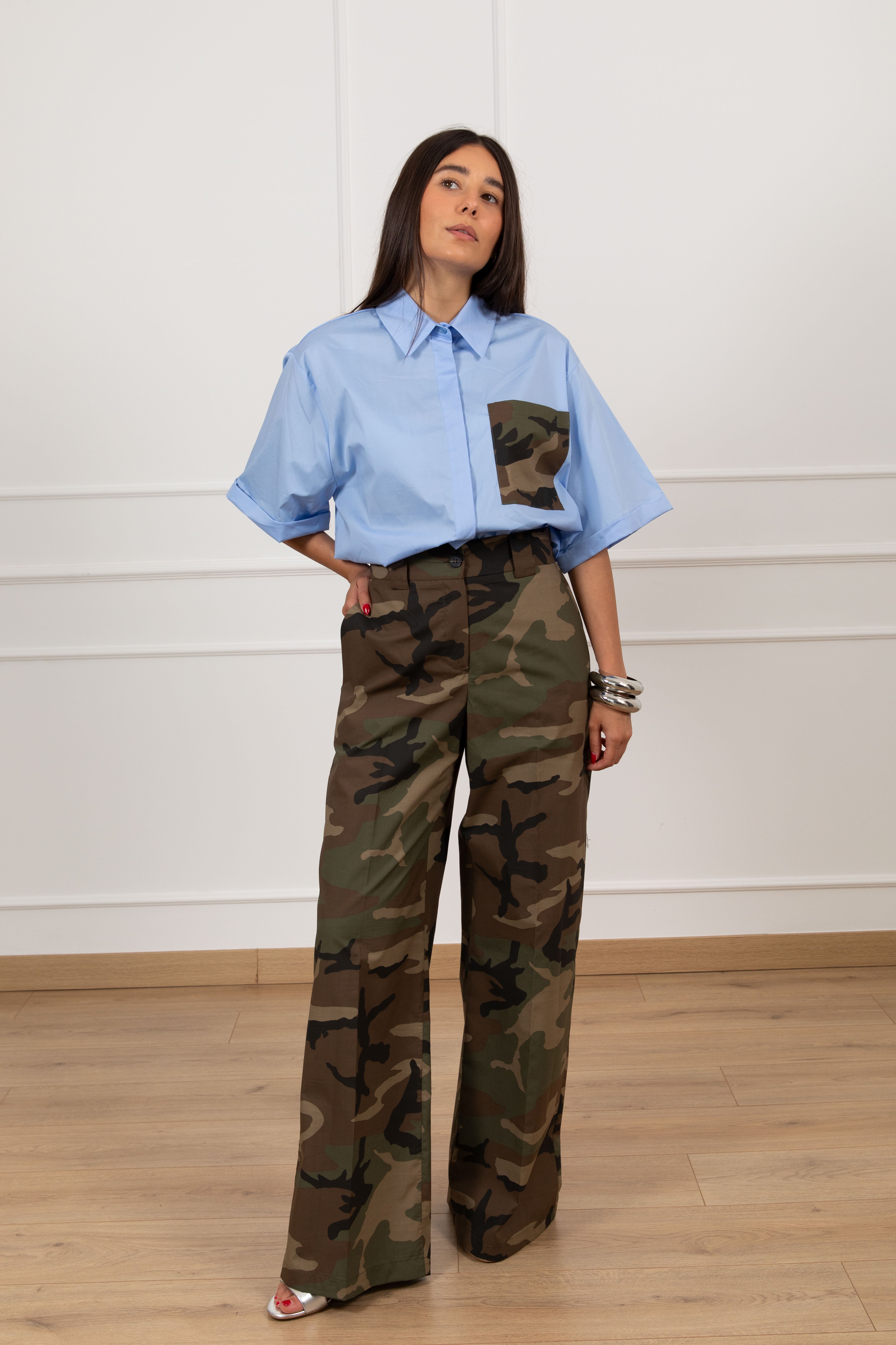 Pantalone camouflage gamba dritta con elastico sul retro Tensione IN