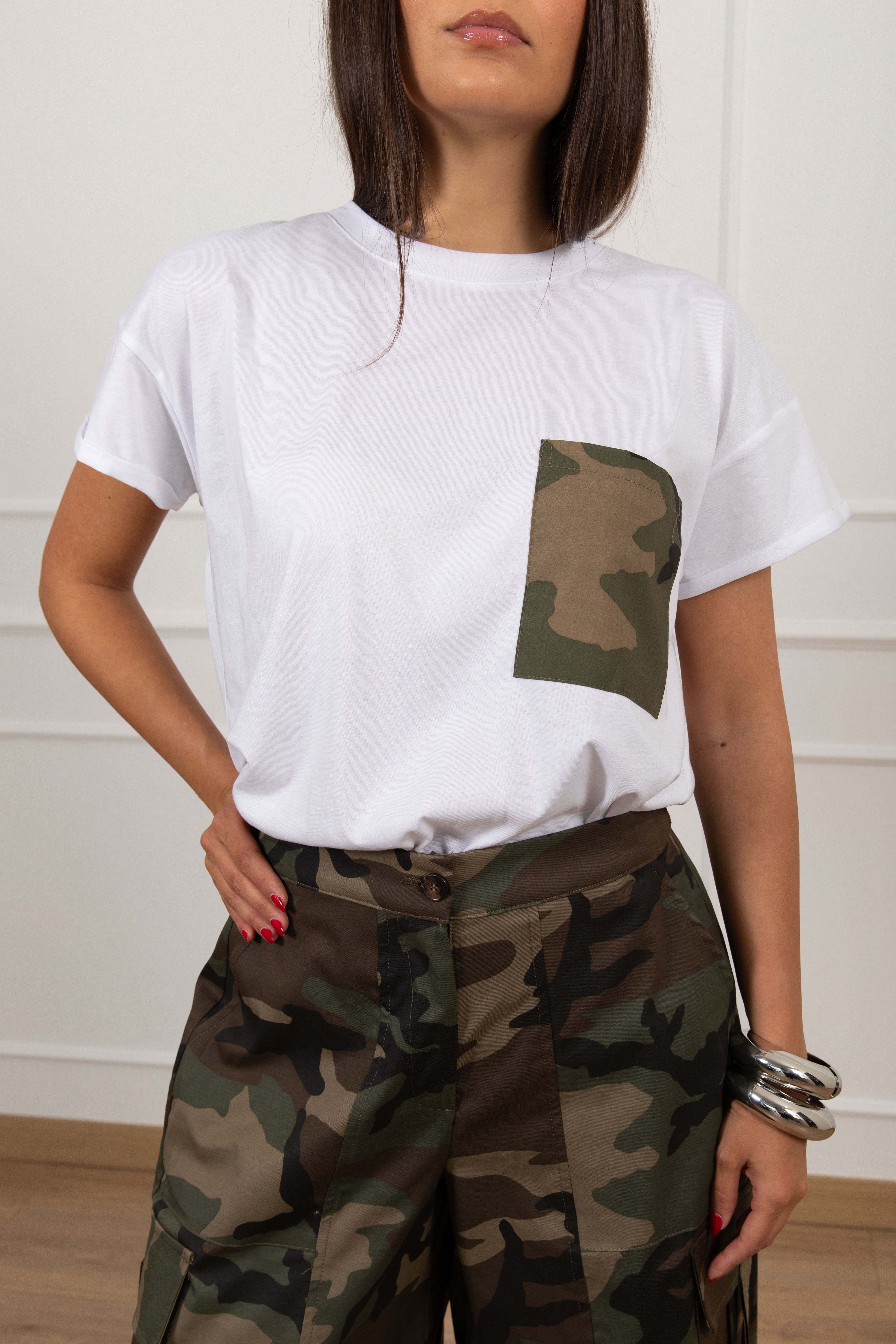 PRE ORDER 27/05 T-shirt con tasca camouflage Tensione IN