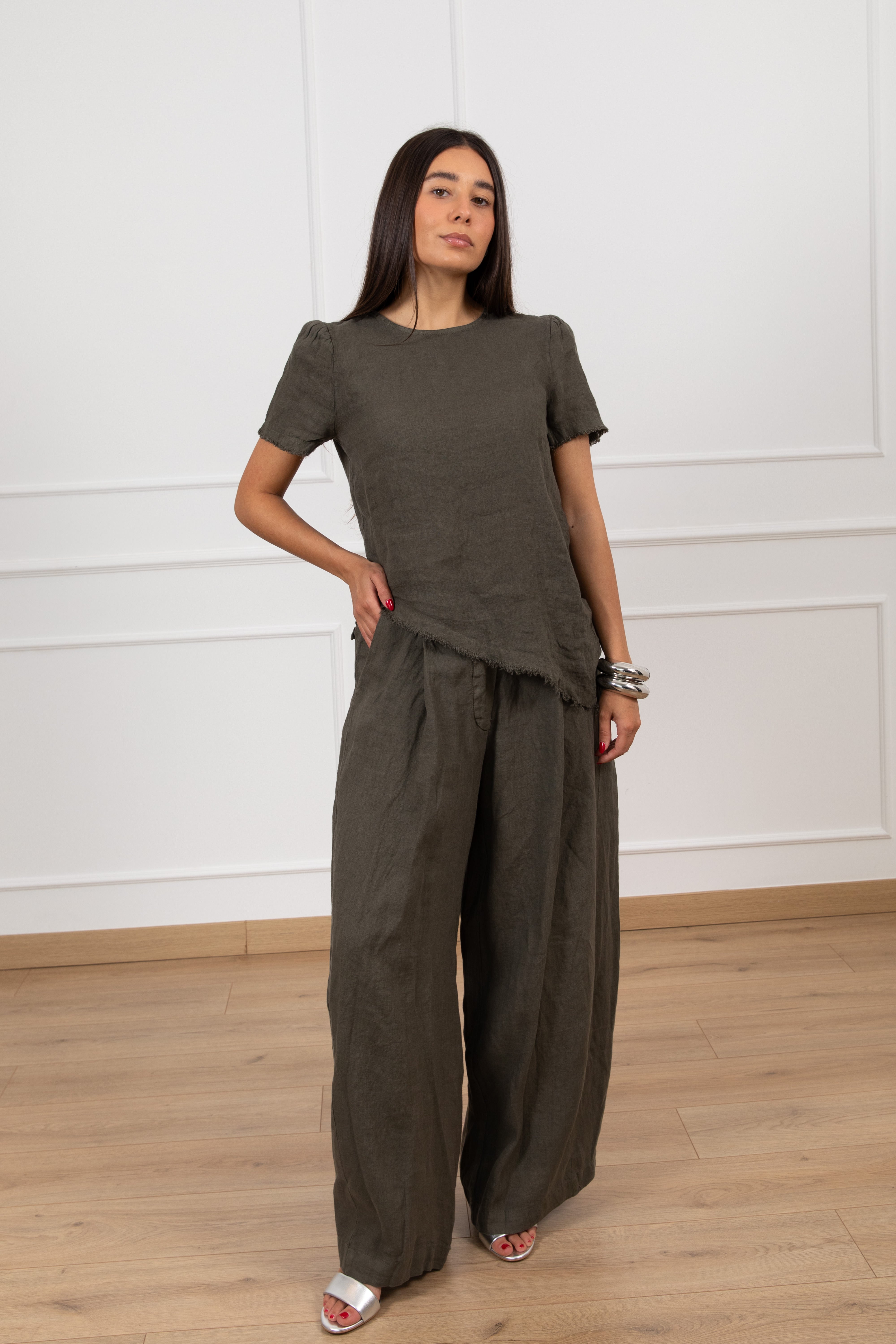 Pantalone 100% lino con pinces e tasca a patta Tensione IN