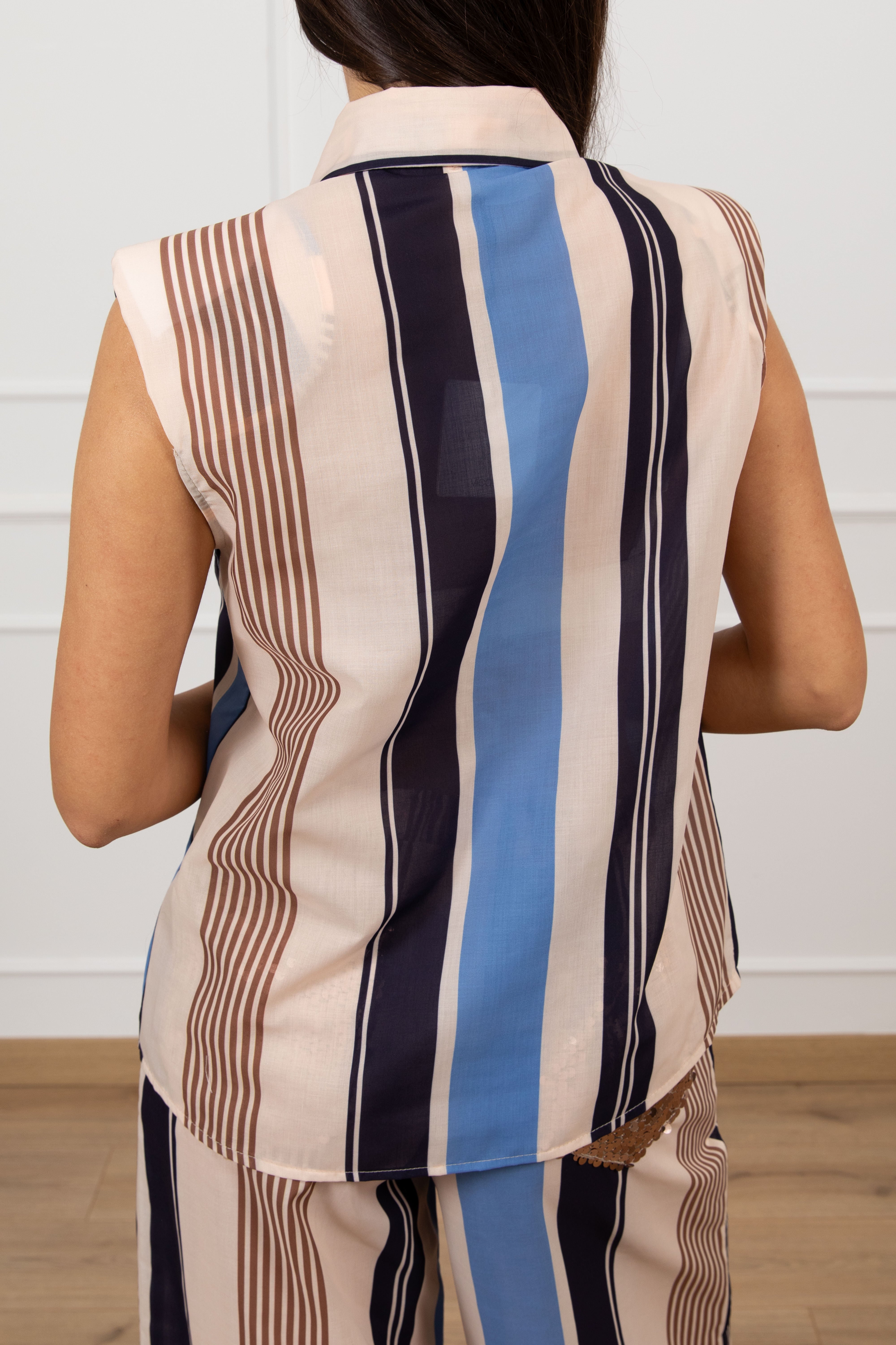 Camicia smanicata a righe alternate con tasca paillettes ViCOLO