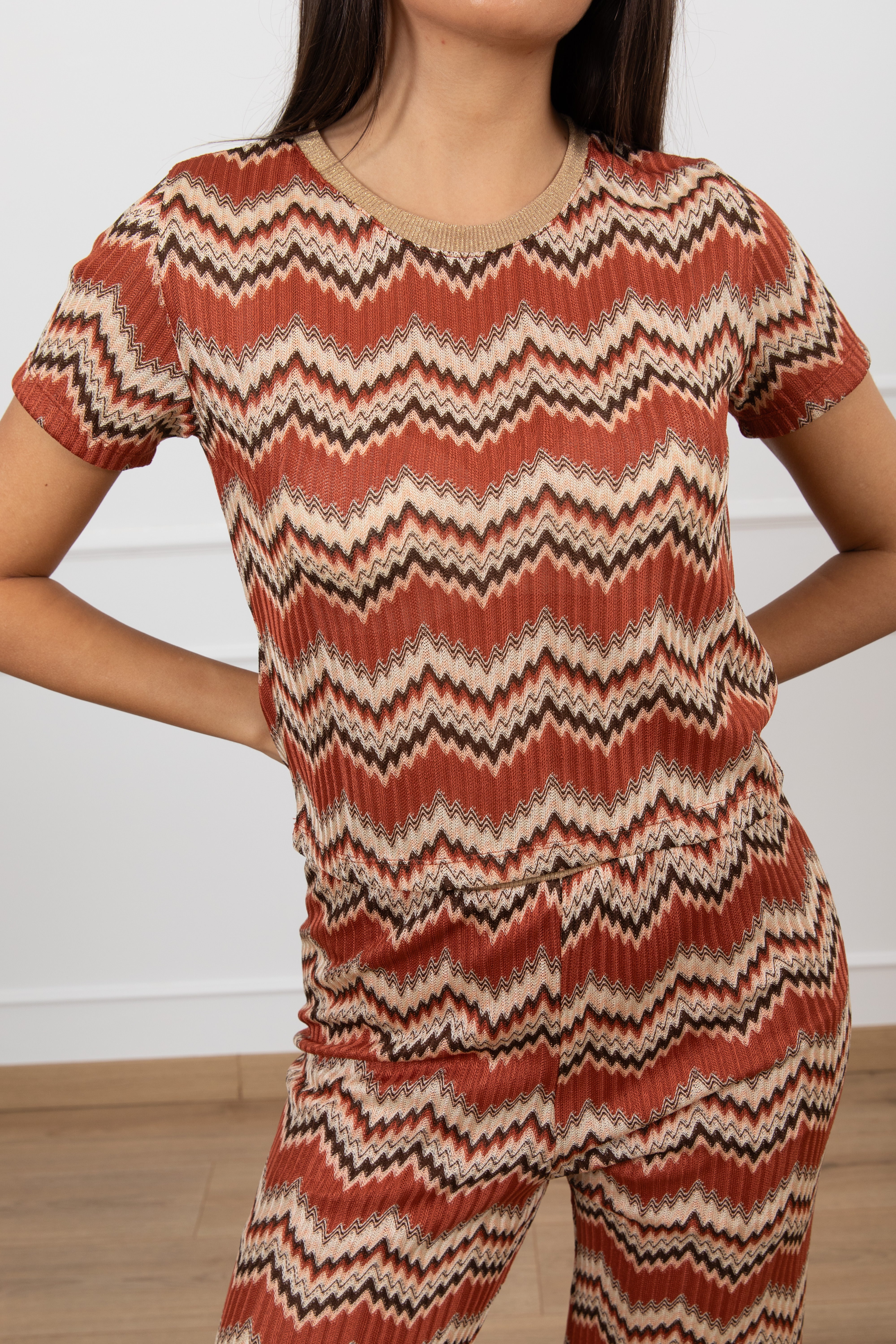 T-shirt motivo zig-zag con profilo lurex ViCOLO