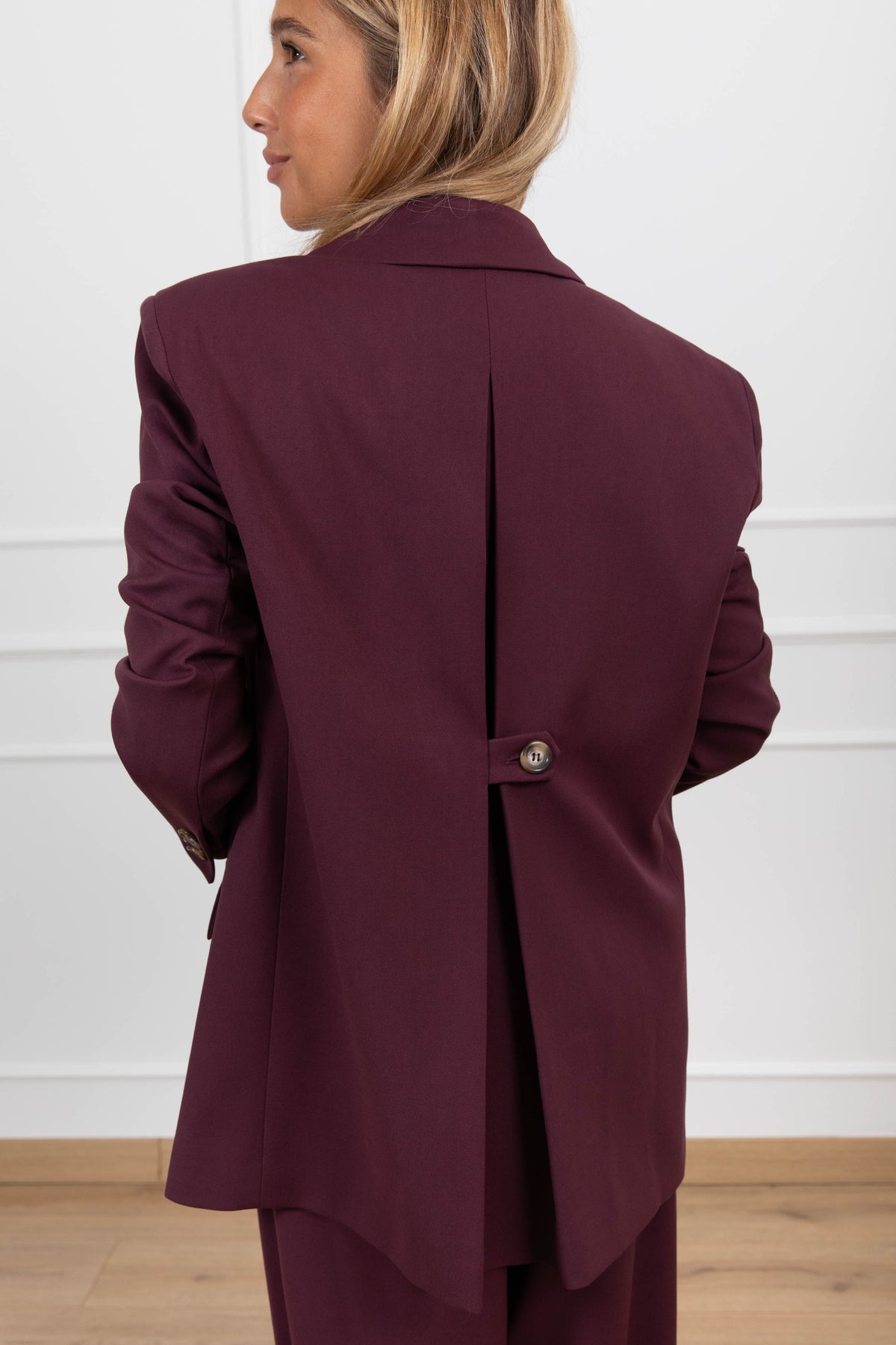 Giacca con bottone sul retro variante bordeaux Haveone