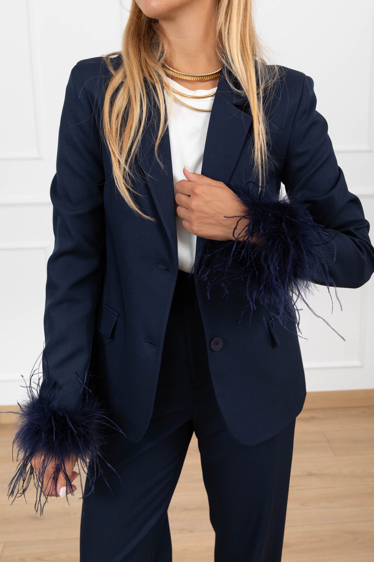Giacca regular-fit 2 bottoni con piume sulla manica variante blu ViCOLO