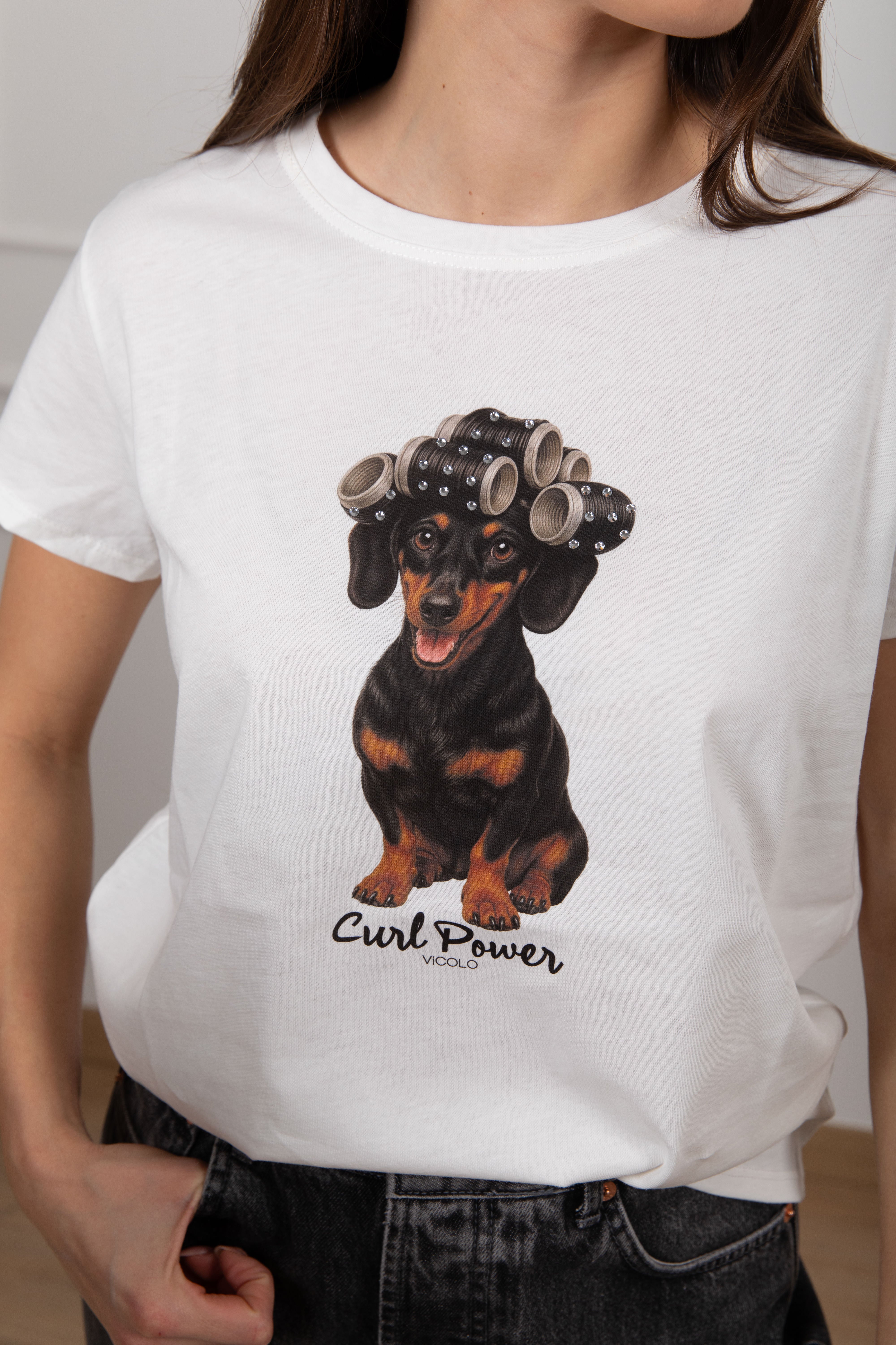T-shirt bassotto con bigodini strass ViCOLO