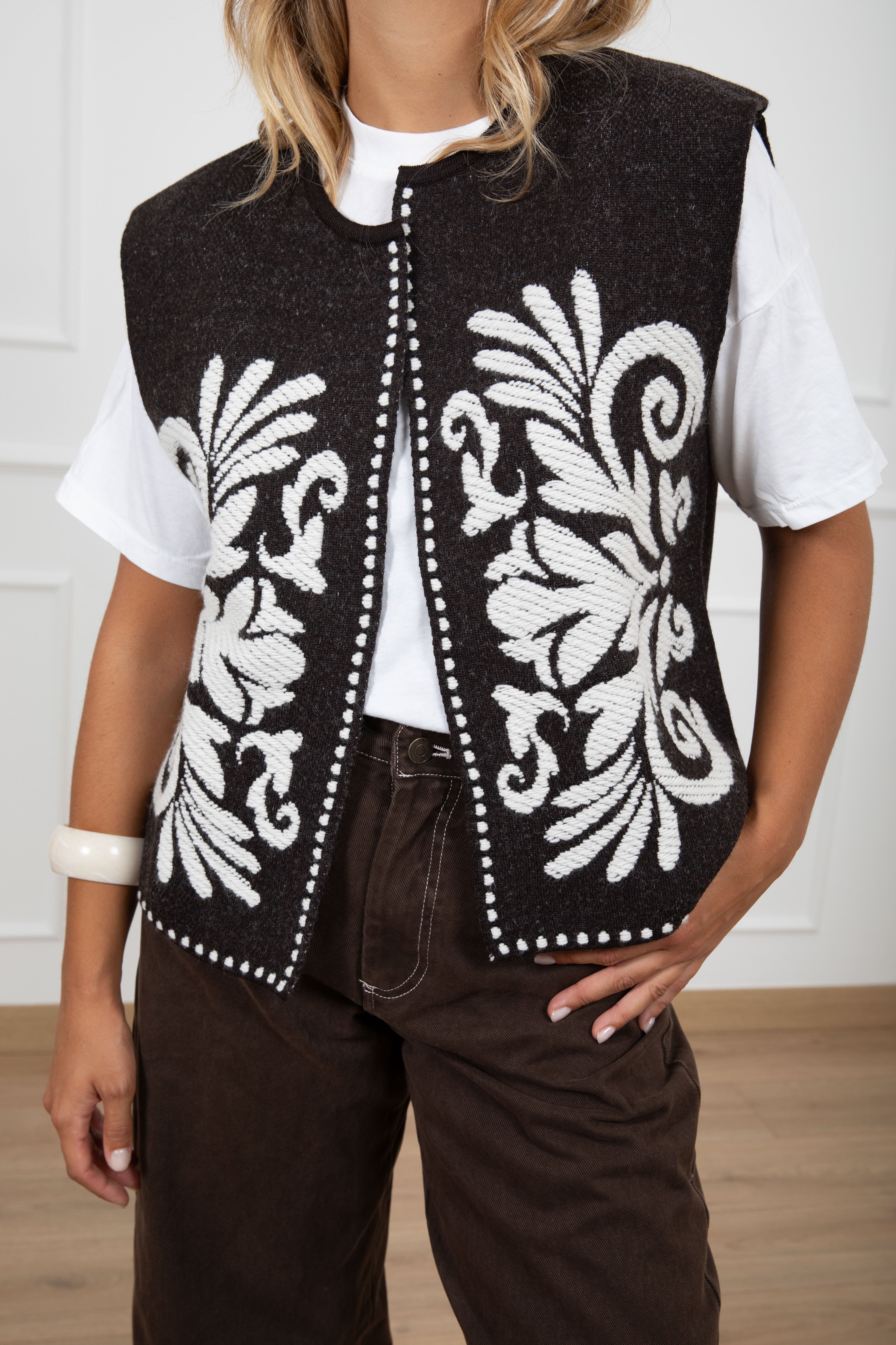 Gilet in maglia con ricamo arabesque Tensione IN