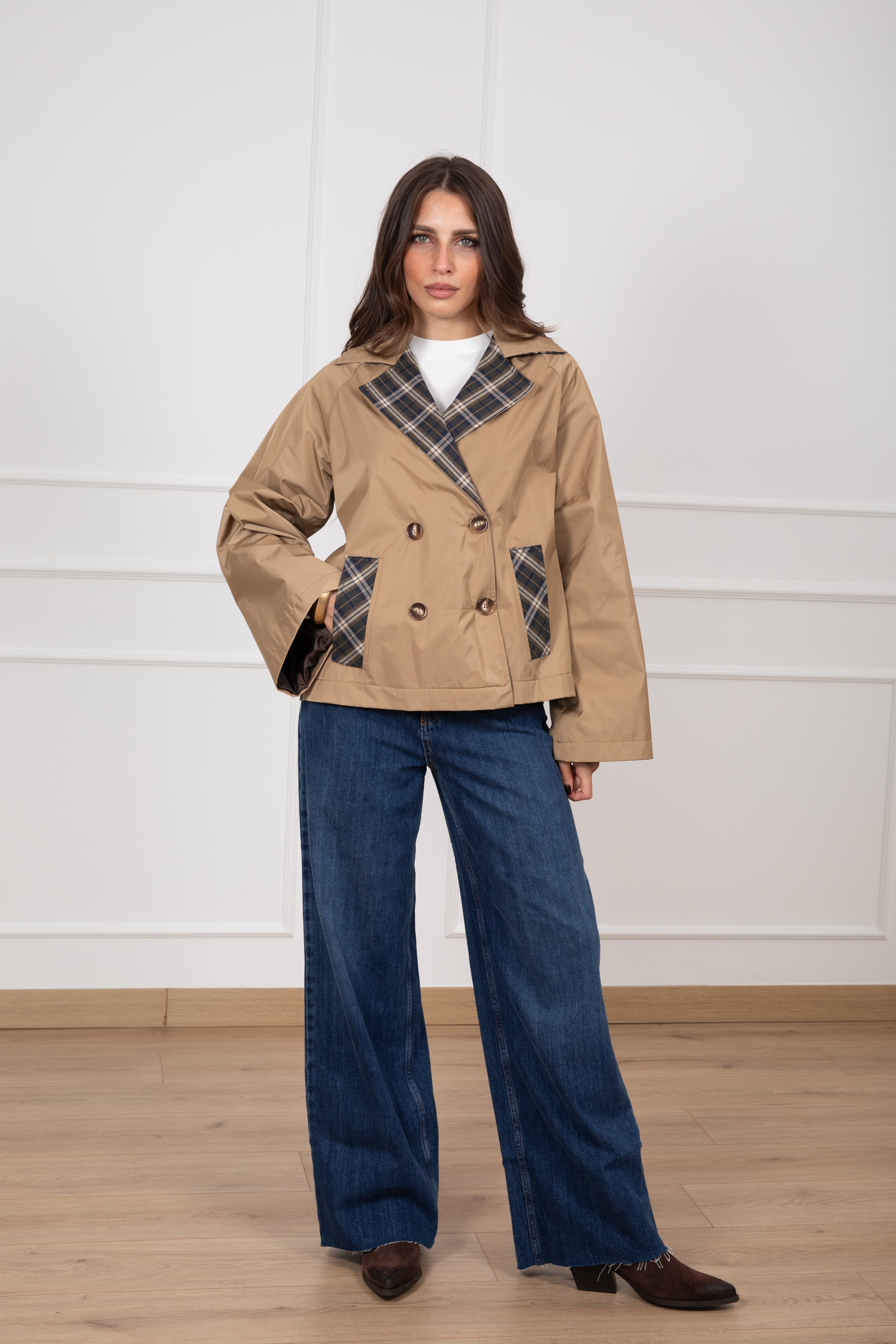 Trench corto con dettagli check Susy Mix