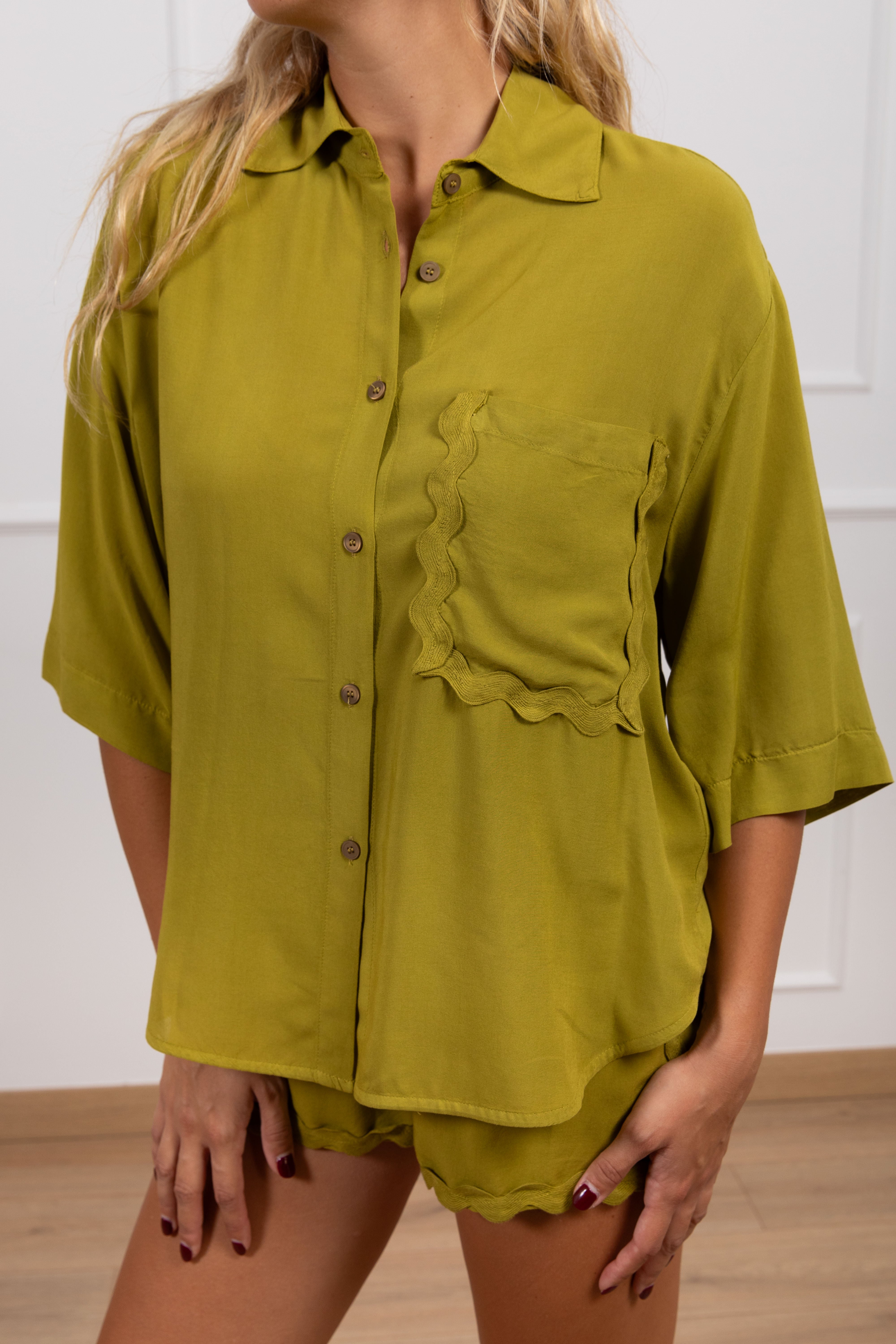 Camicia con tasca passamaneria Haveone