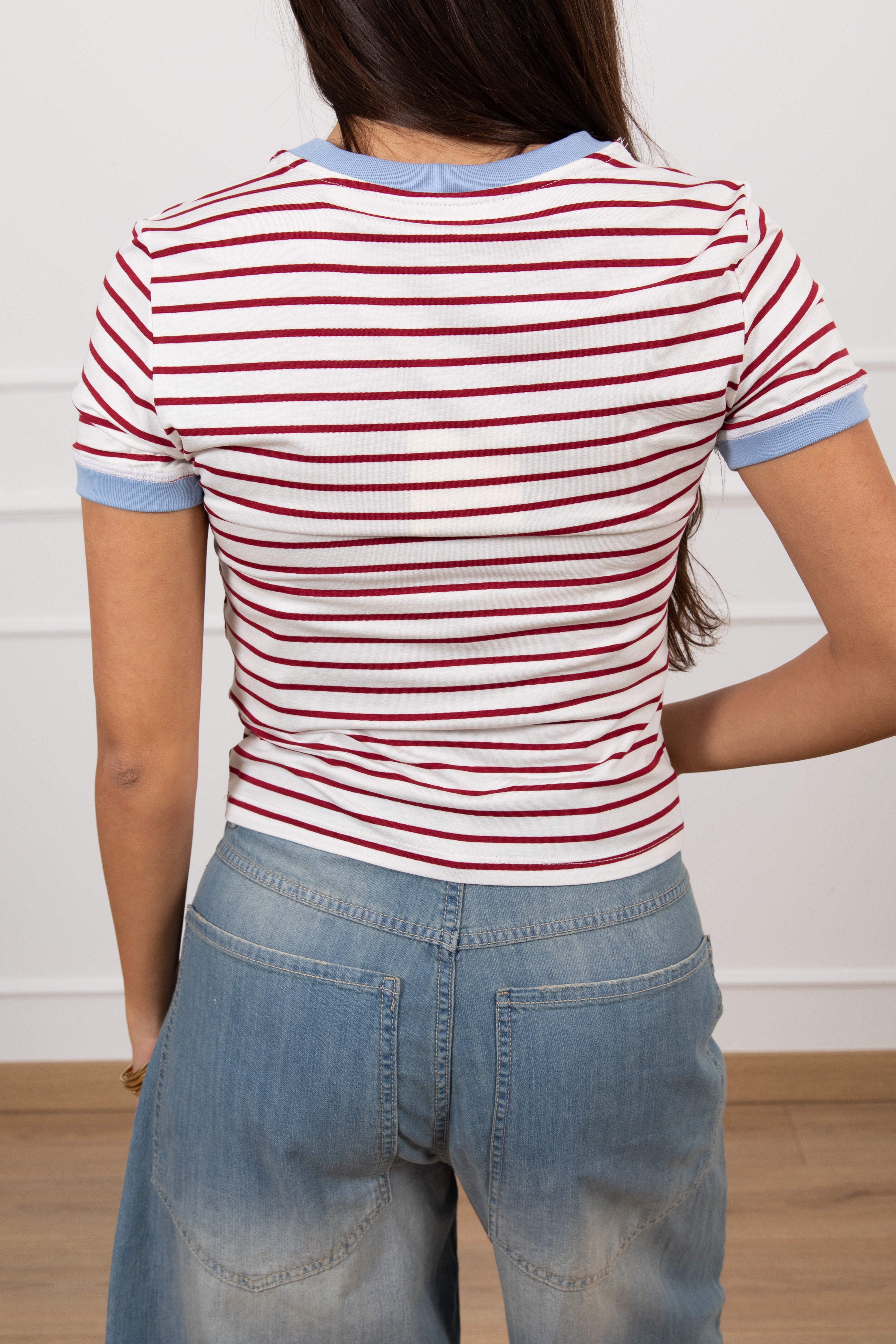 T-shirt slim-fit a righe sottili con profili a contrasto ViCOLO