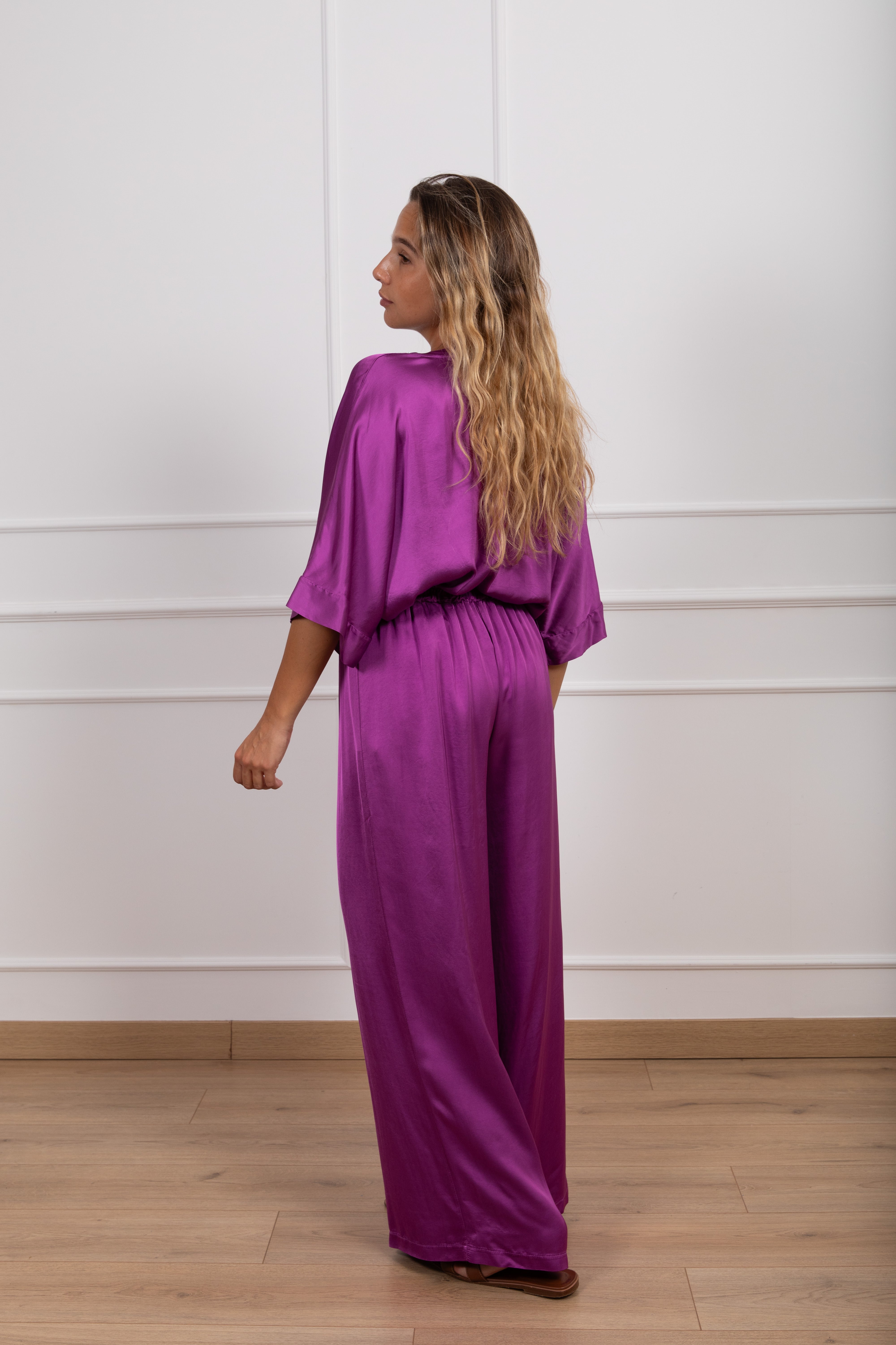 Coordinato blusa over-size e pantalone in raso con elastico Motel