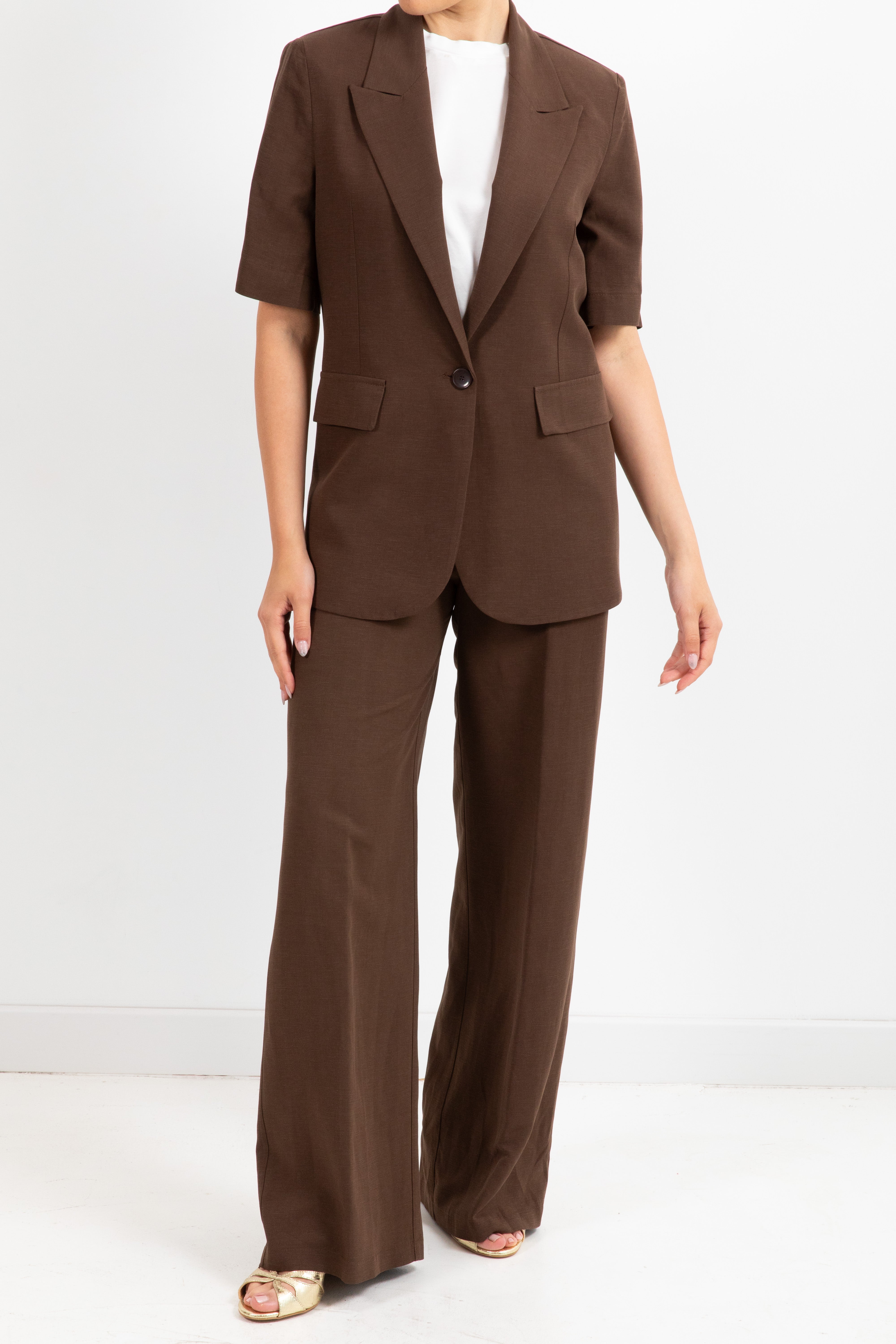Tailleur giacca manica corta e pantalone gamba dritta in lino e viscosa Kontatto