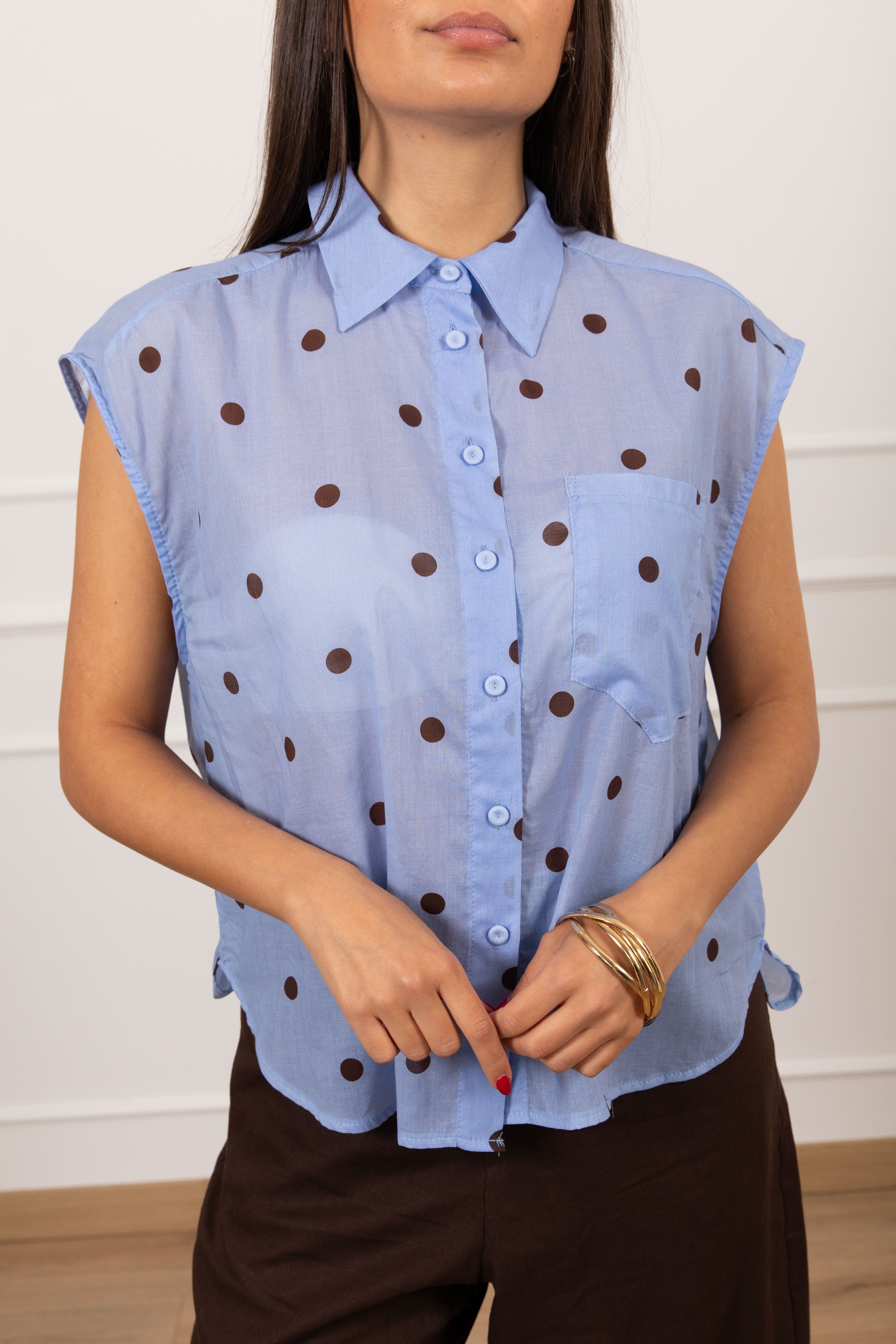 Camicia smanicata a pois Tensione IN