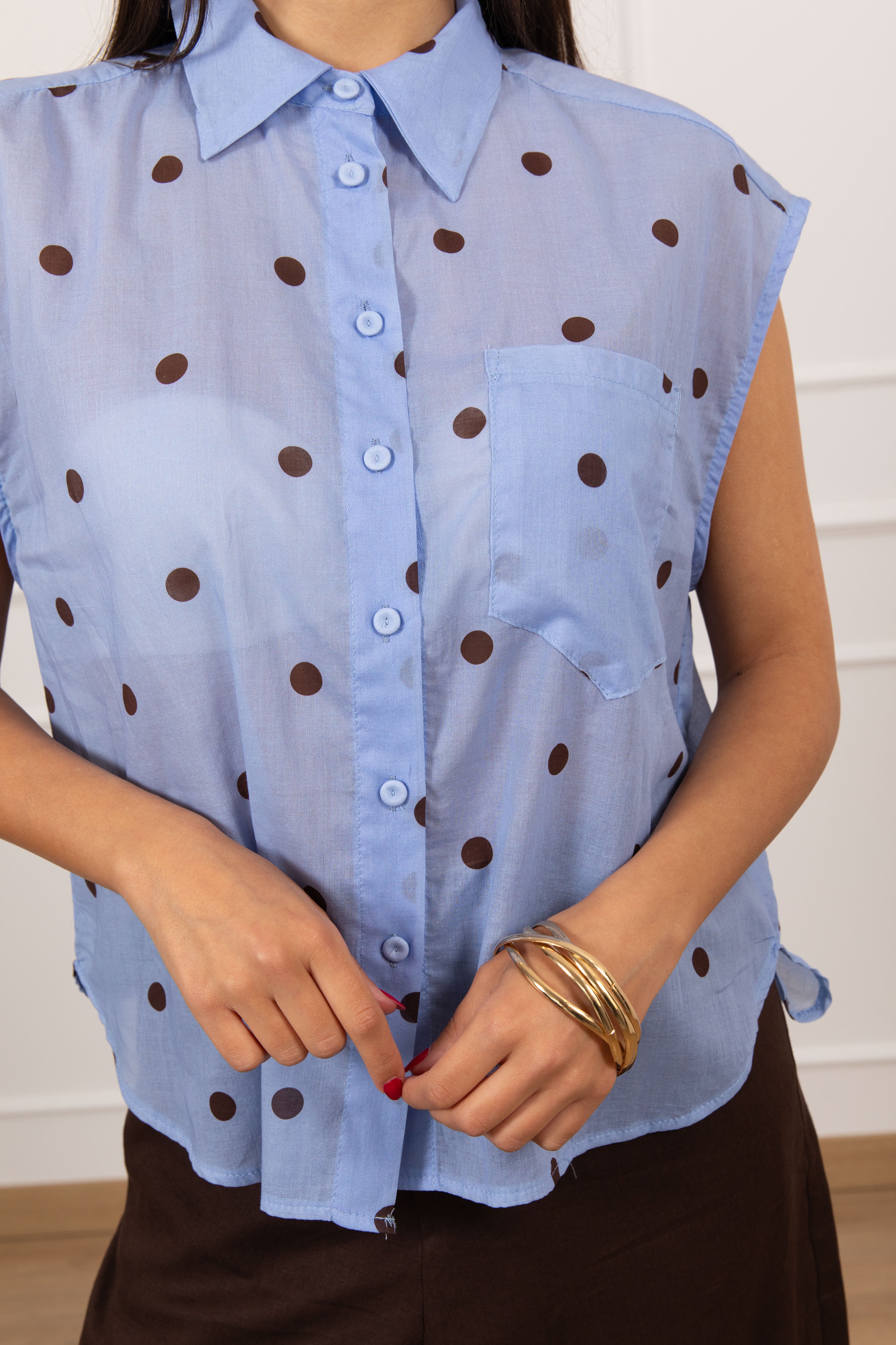Camicia smanicata a pois Tensione IN