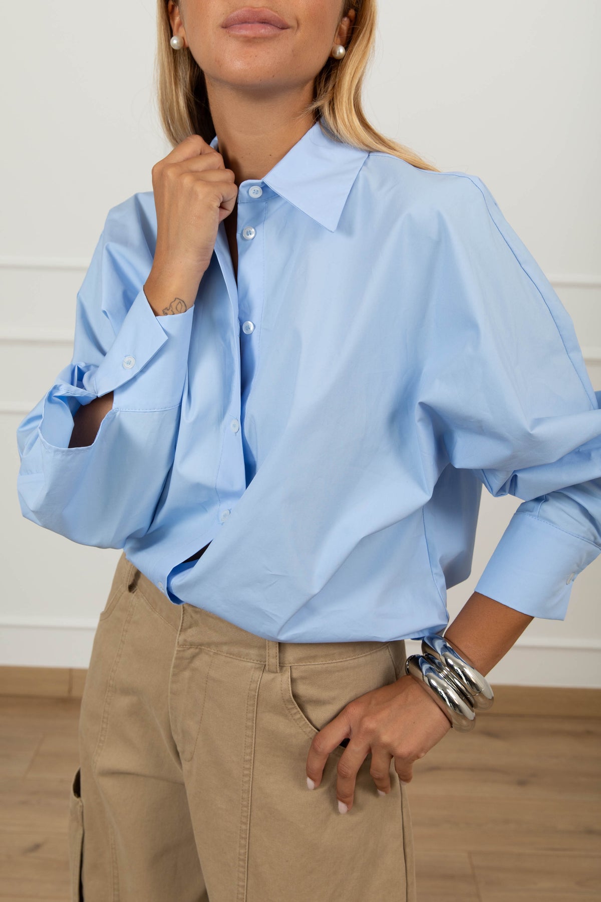 Camicia con foro polsino variante azzurro ViCOLO