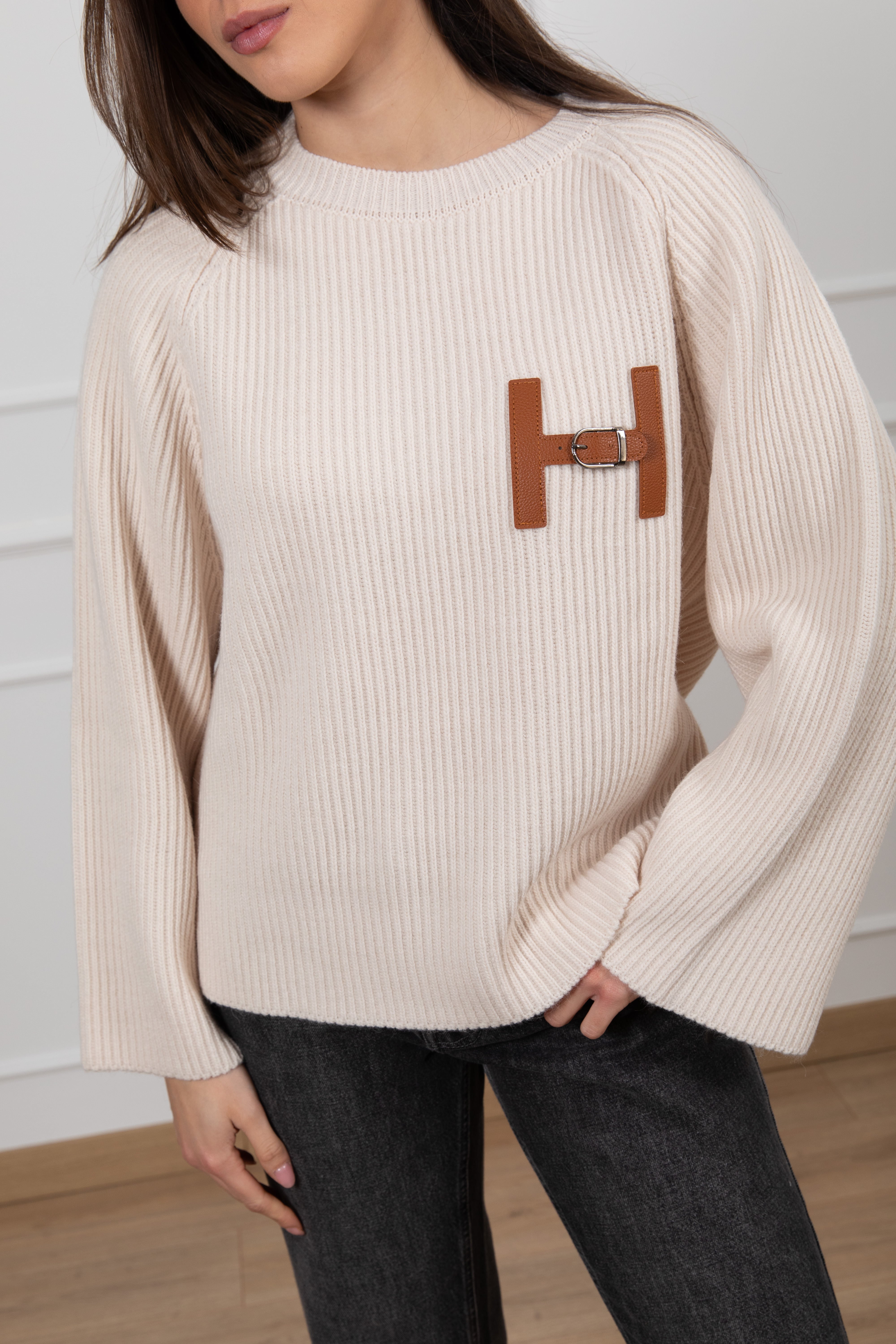 Pull con "H" in eco-pelle Tensione IN