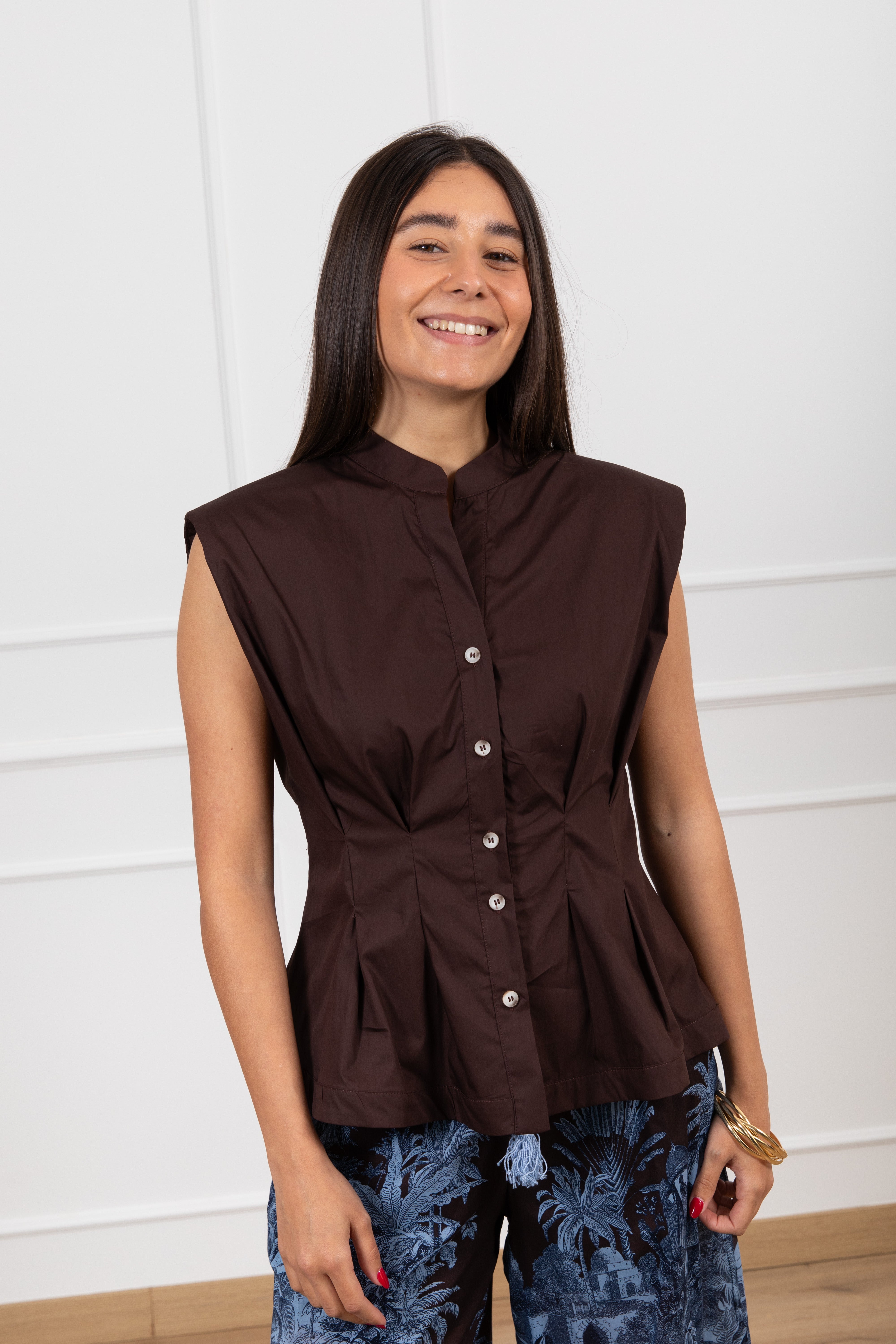 Camicia smanicata con riprese Motel