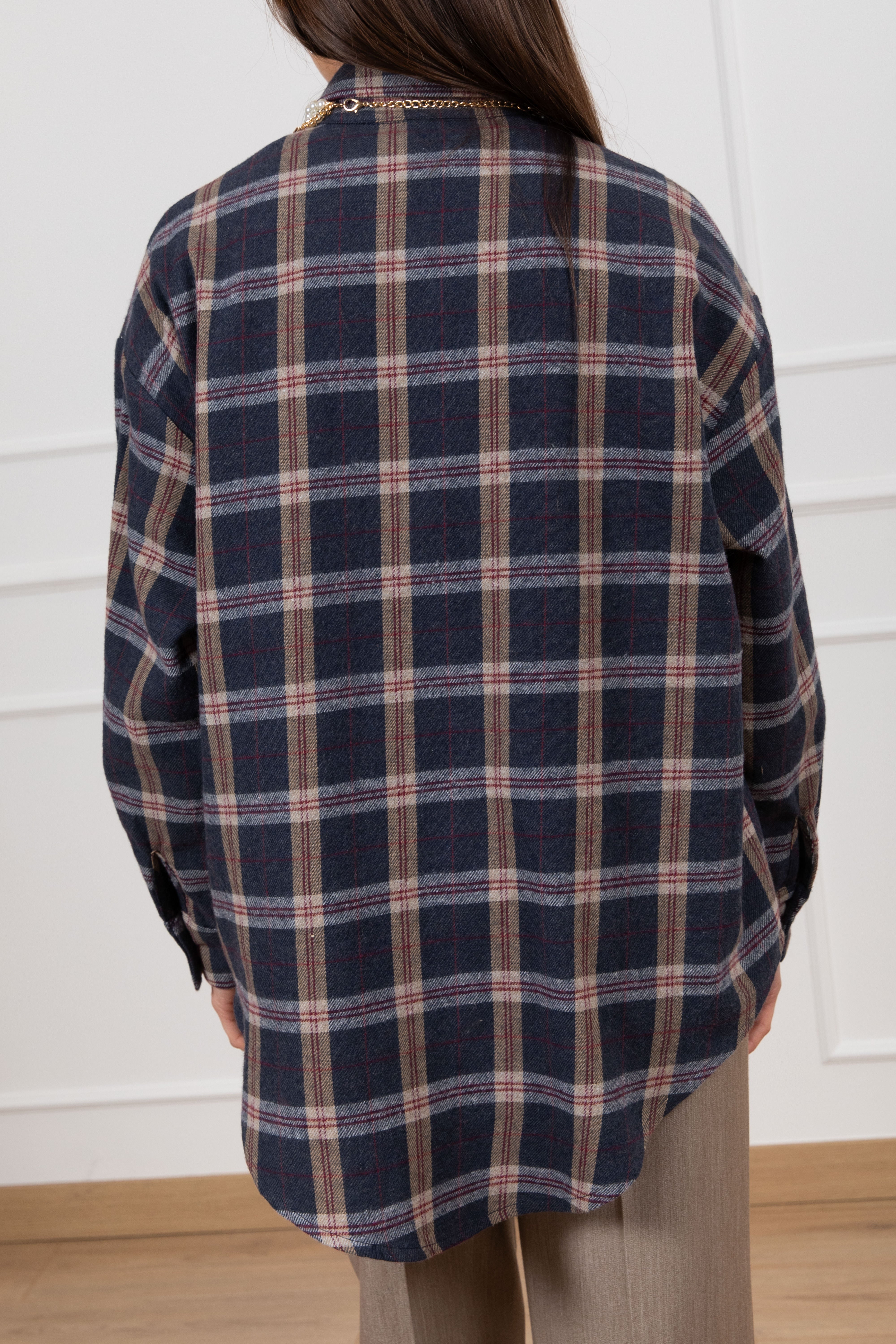 Camicia check con collana perle Tensione IN