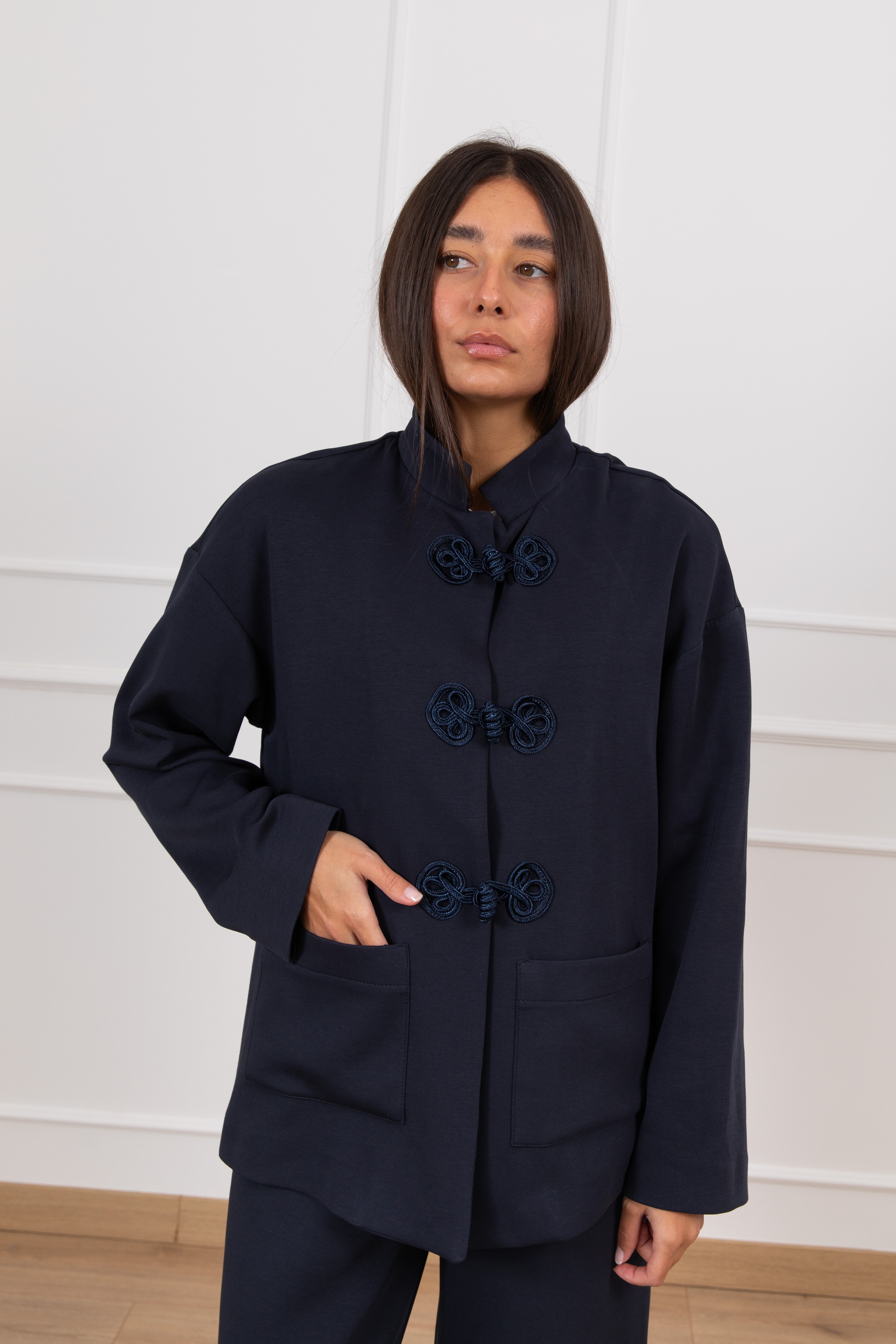 Giacca felpa in cotone leggero alla coreana con alamari Tensione IN