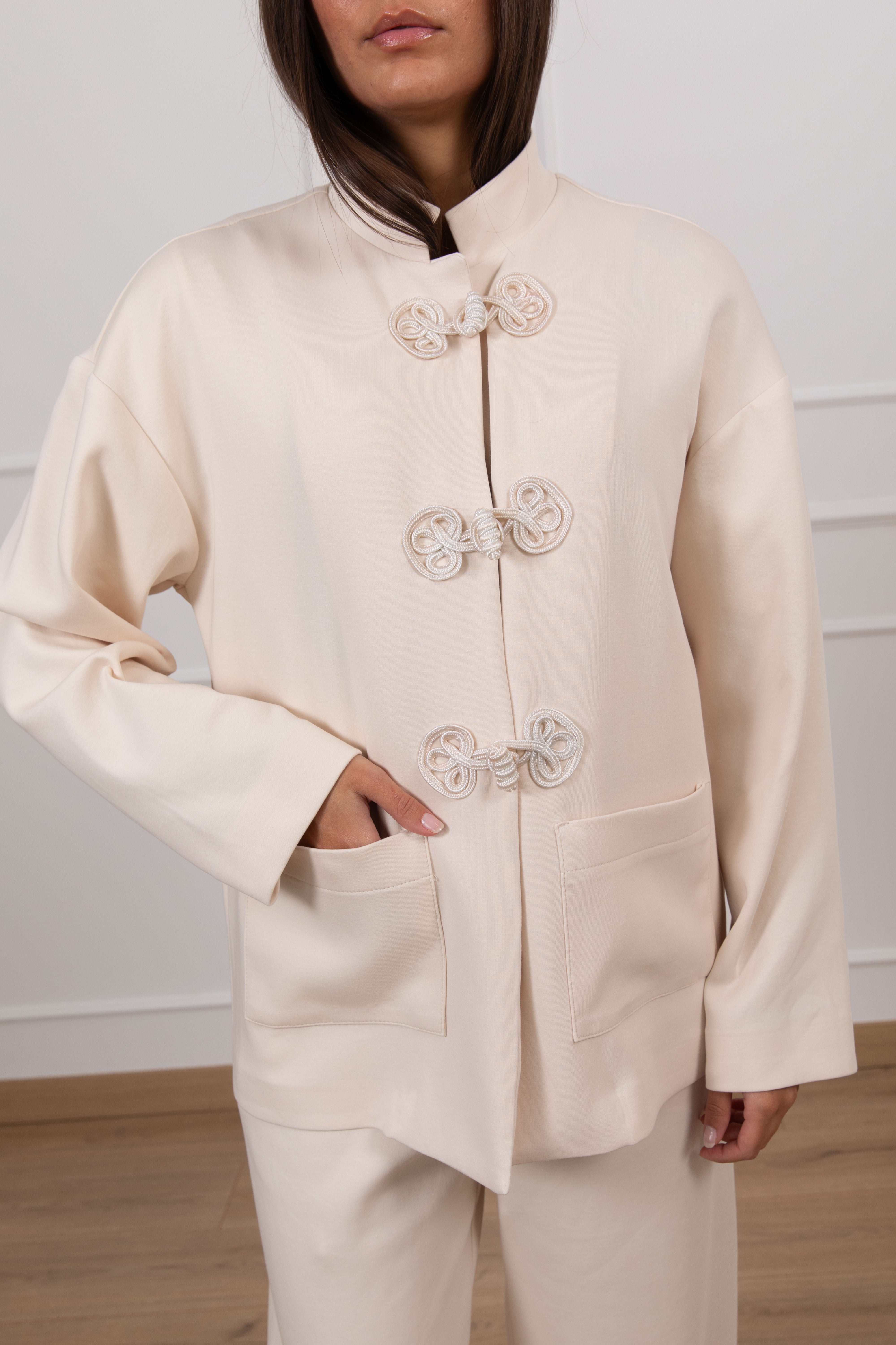 Giacca felpa in cotone leggero alla coreana con alamari Tensione IN