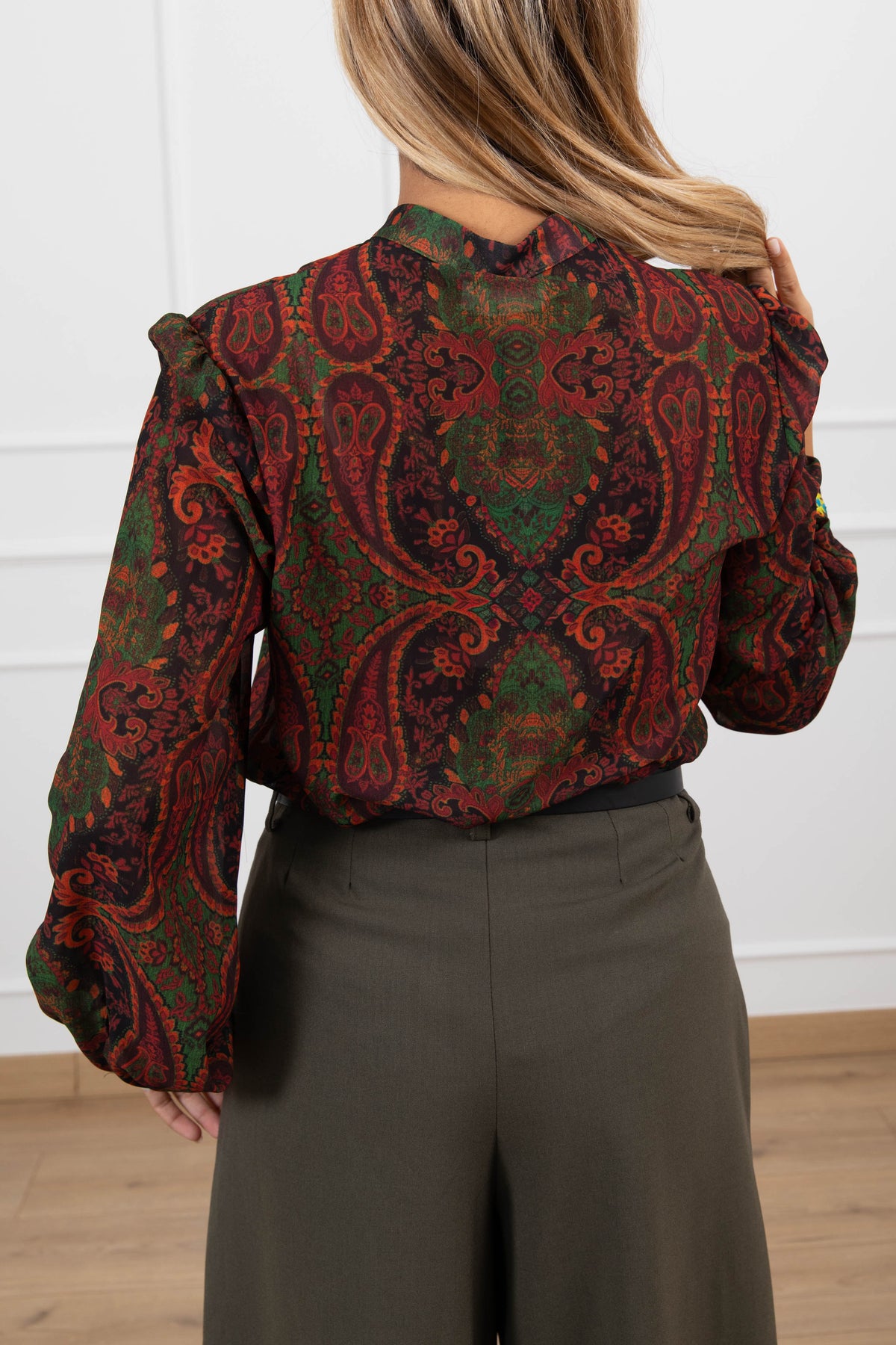 Blusa fantasia paisley con passamaneria variante militare ViCOLO