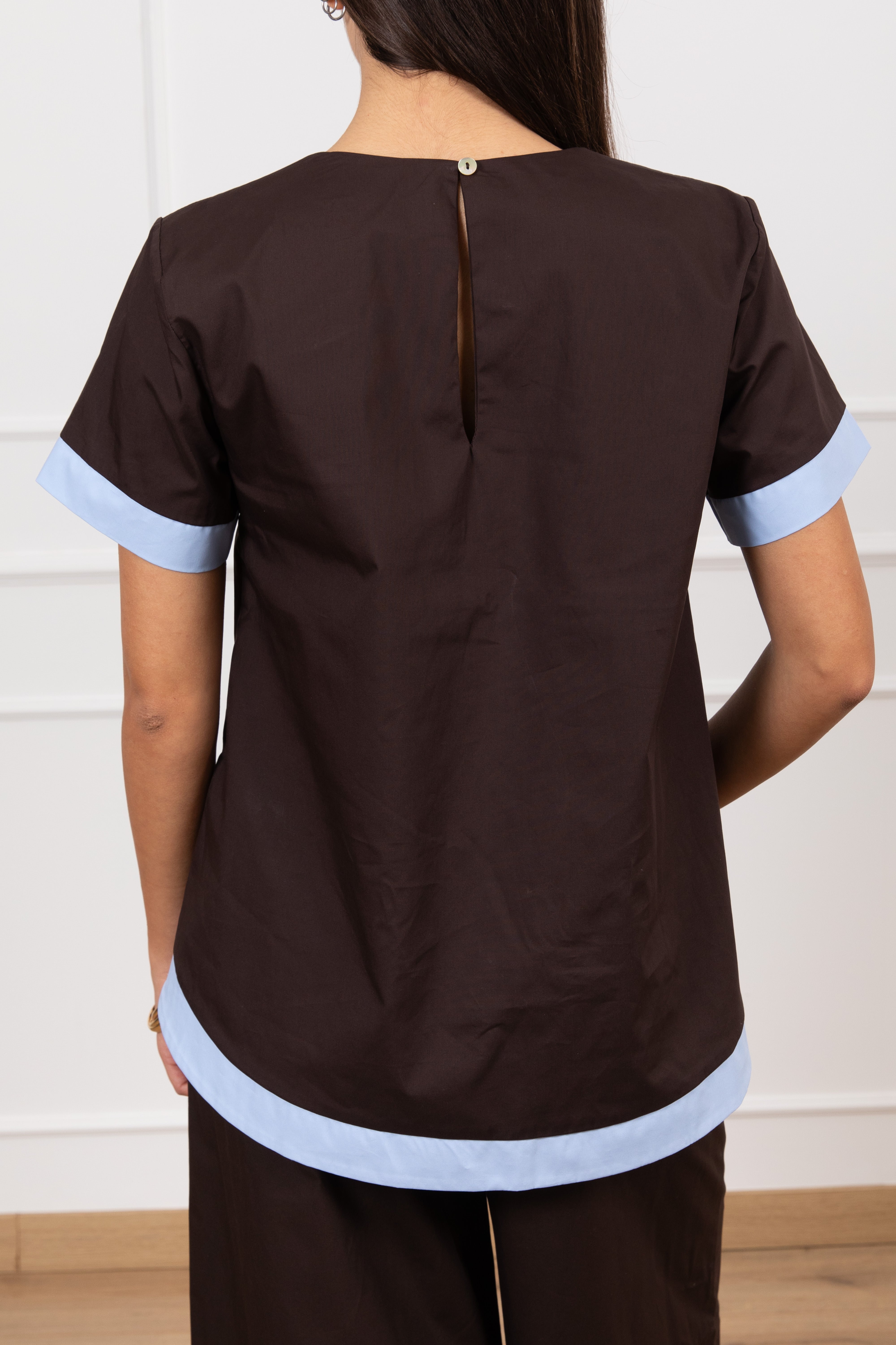 Blusa manica corta con profili a contrasto ViCOLO