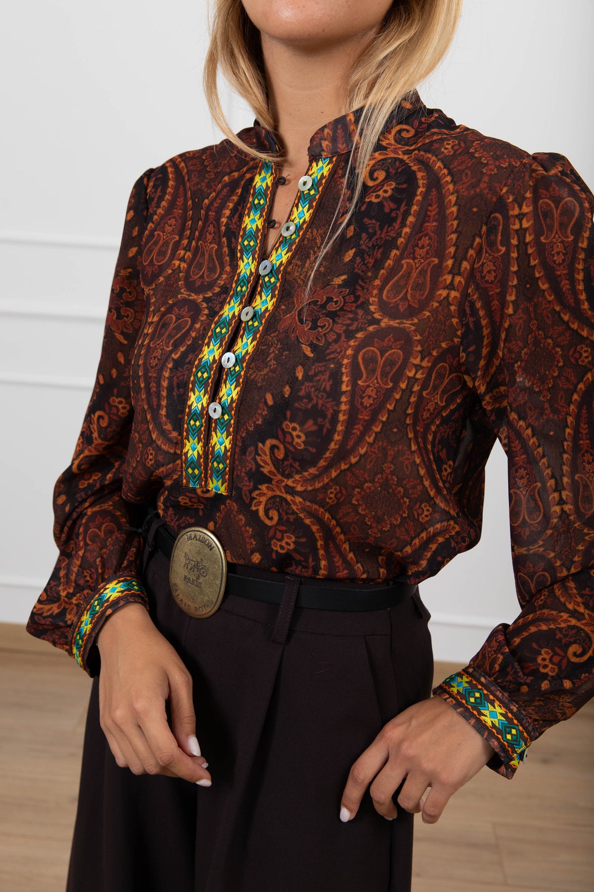 Blusa fantasia paisley con passamaneria variante moro ViCOLO